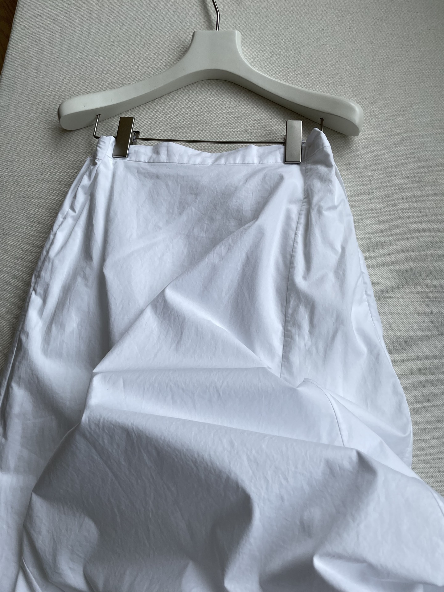 Fashion Review: Sculptural Single-Size Dress with High-Waisted “A” Umbrella Skirt - 图片 2