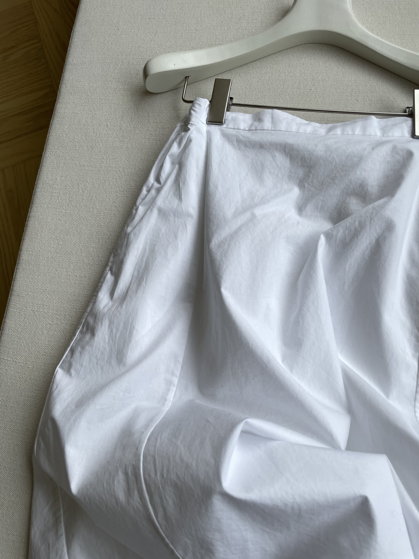 Fashion Review: Sculptural Single-Size Dress with High-Waisted “A” Umbrella Skirt - 图片 3