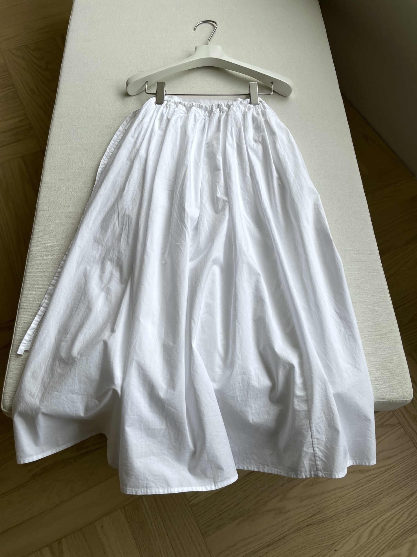 Fashion Review: Sculptural Single-Size Dress with High-Waisted “A” Umbrella Skirt - 图片 8