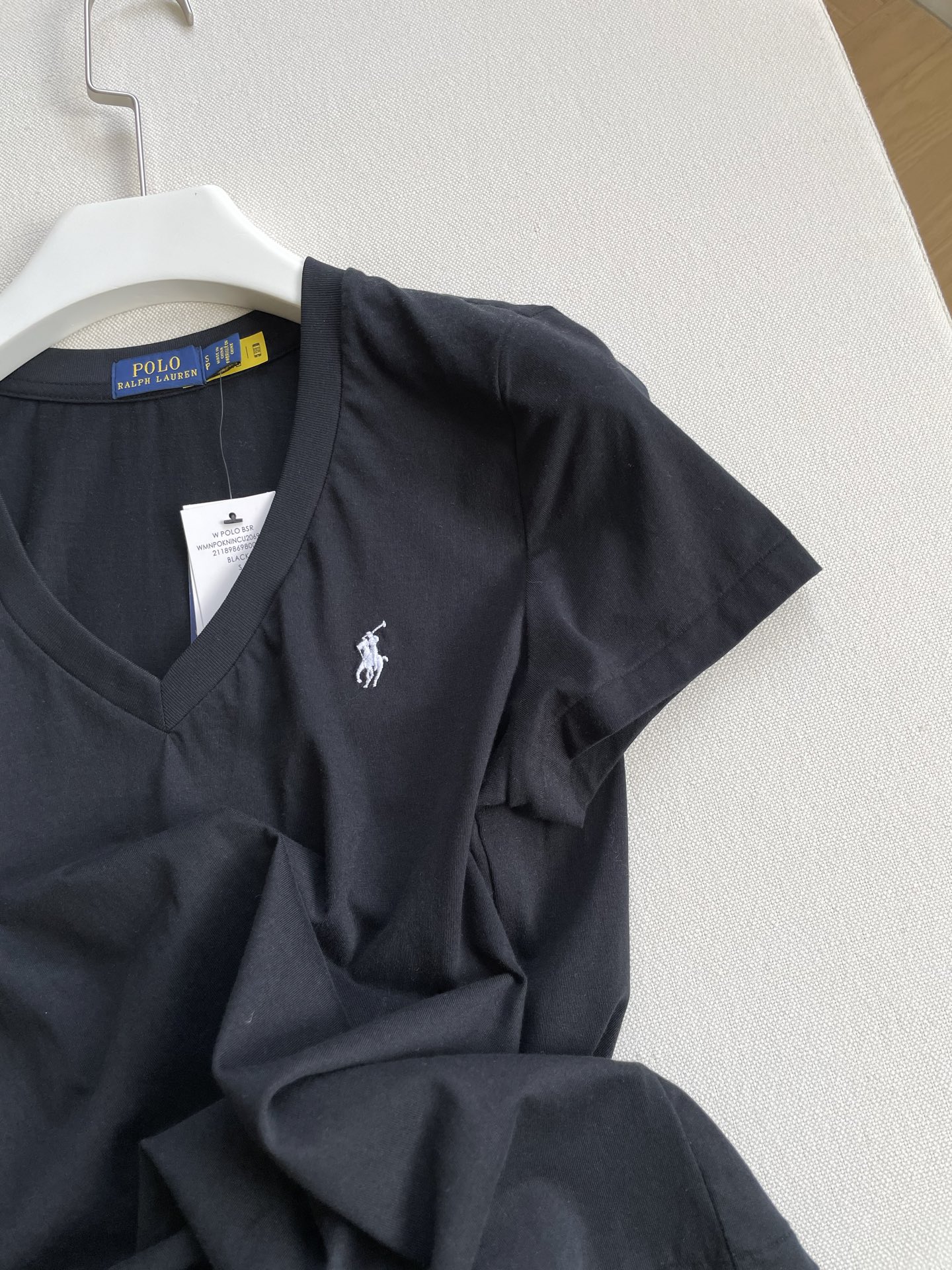 “Stylish Summer Outfit: Raullan T.’s Single-Handed Female Suit Review” - 图片 5