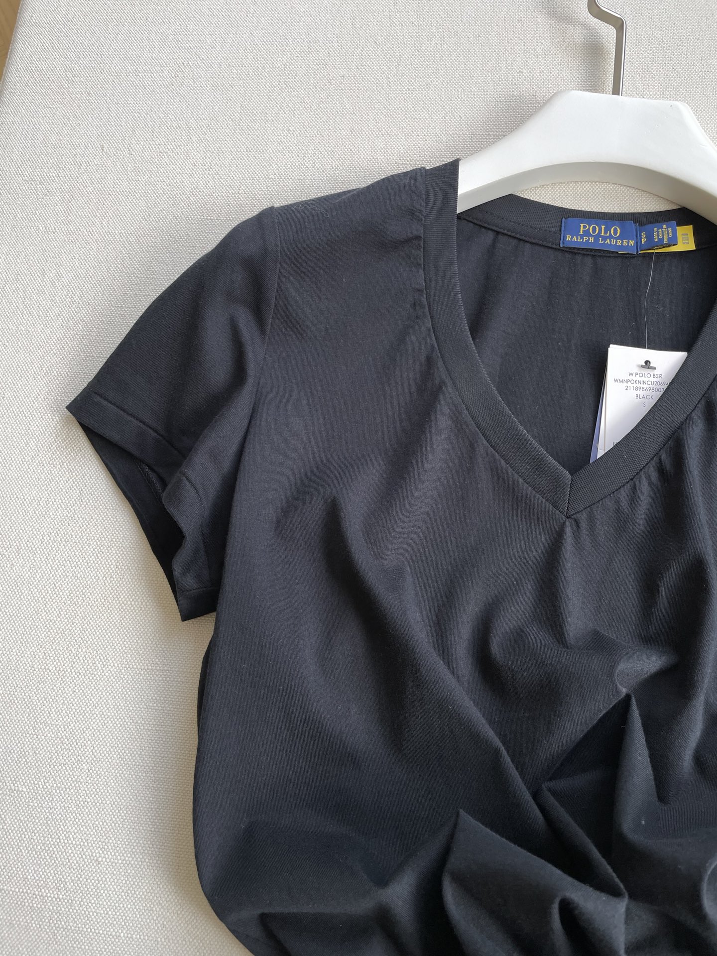 “Stylish Summer Outfit: Raullan T.’s Single-Handed Female Suit Review” - 图片 3