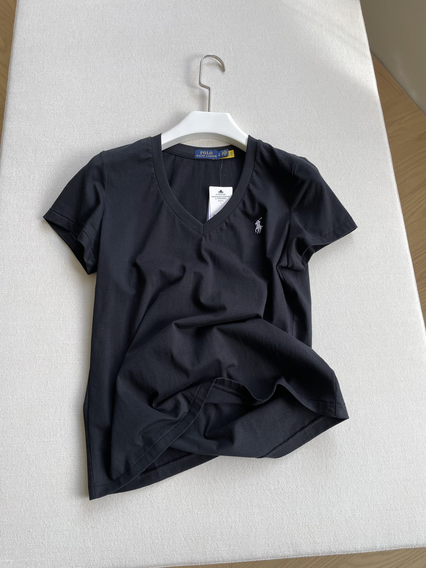 “Stylish Summer Outfit: Raullan T.’s Single-Handed Female Suit Review” - 图片 1