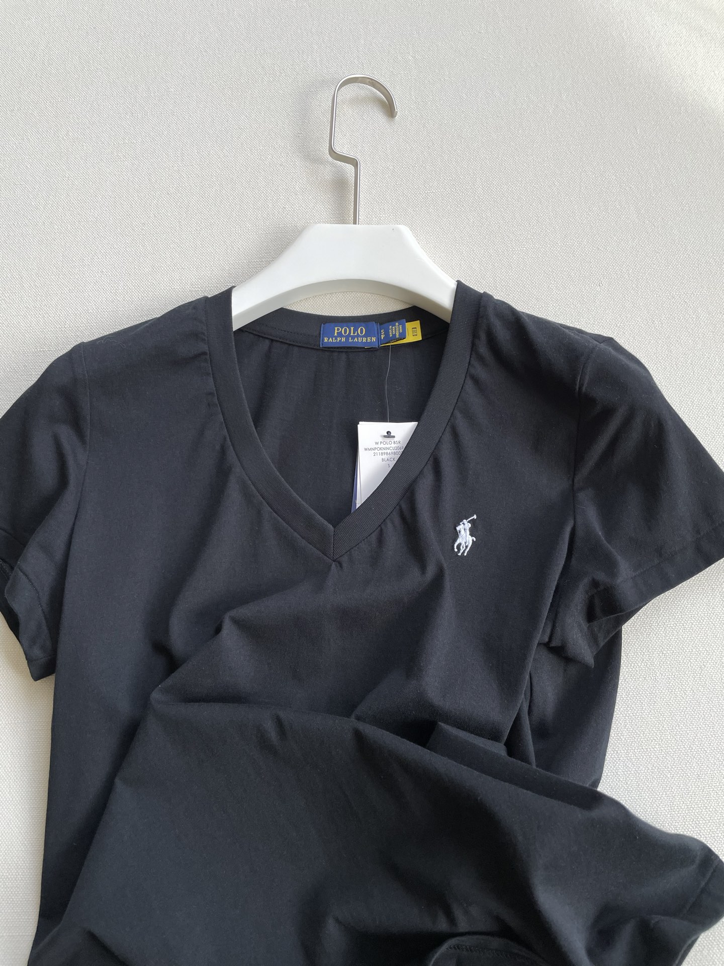 “Stylish Summer Outfit: Raullan T.’s Single-Handed Female Suit Review” - 图片 2