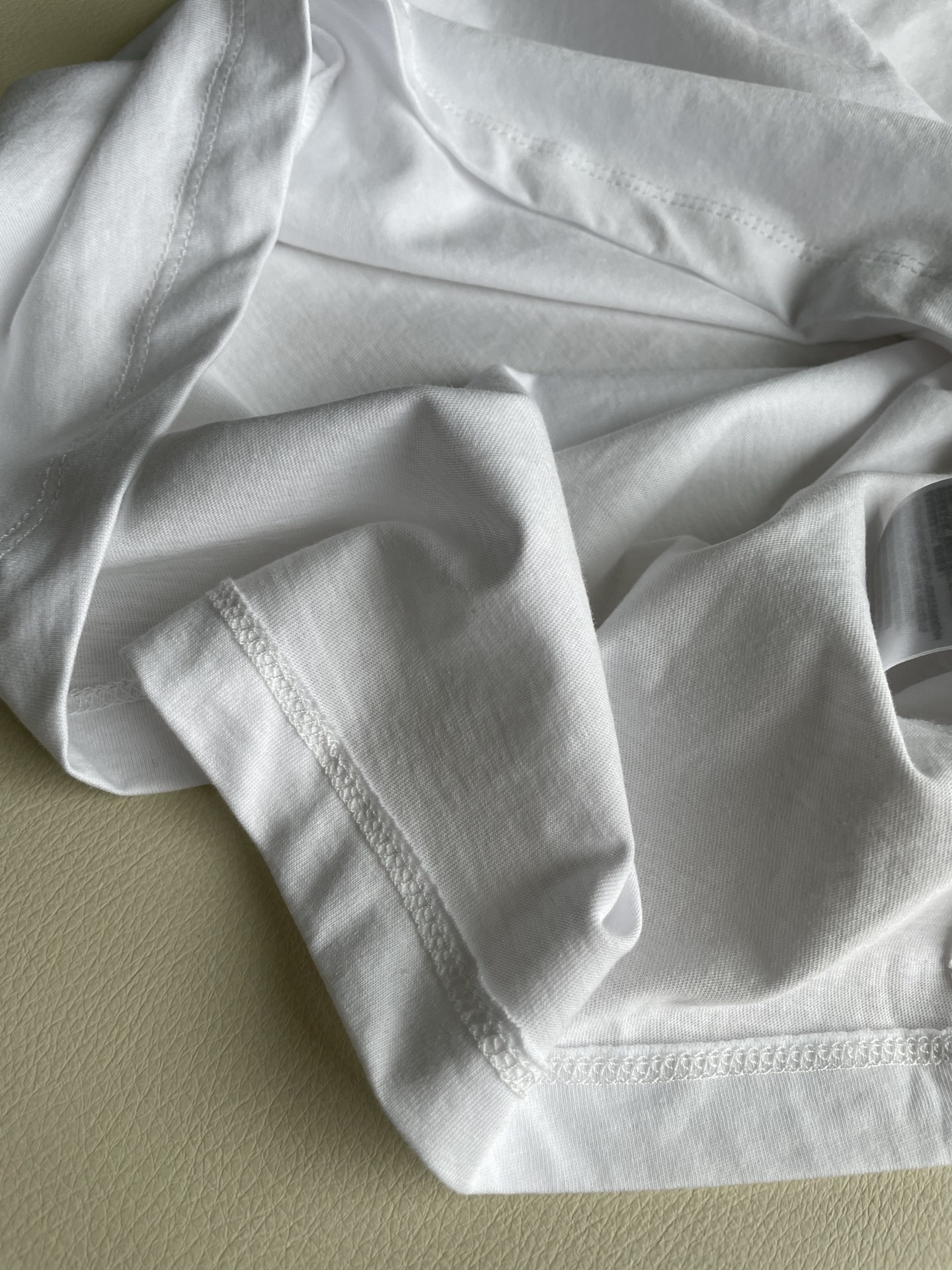 MM6Maison Margiela T-shirts: Original Hard-Core Female Suit with Tunneled Cotton Fabric - 图片 6