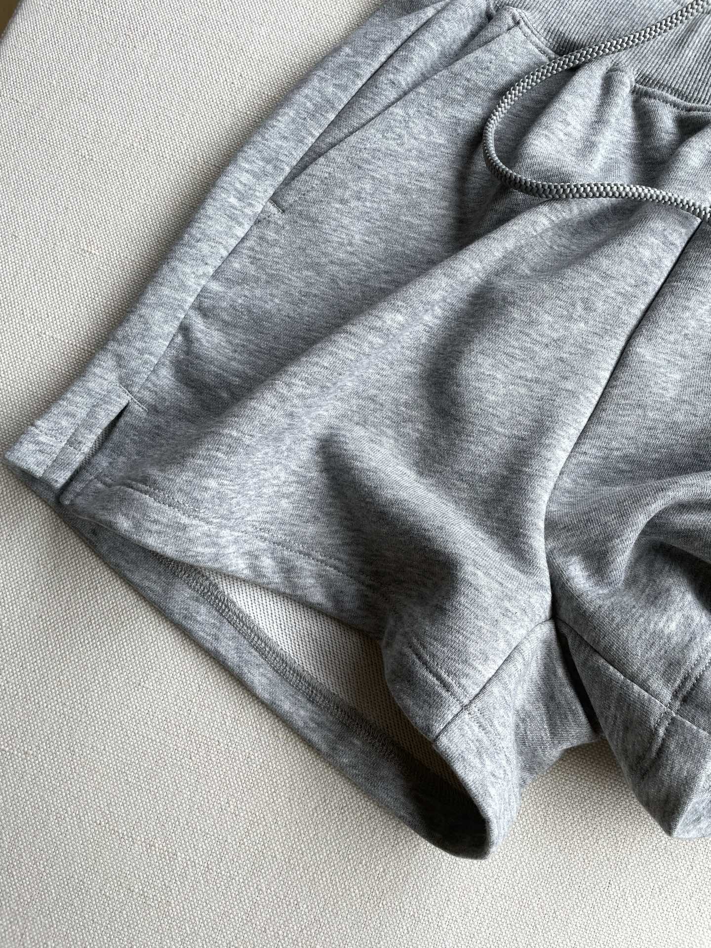 Women’s Cotton Yoga Shorts with High Waist – Grey and Black, XSSM Sizes, Soft and Cozy - 图片 4