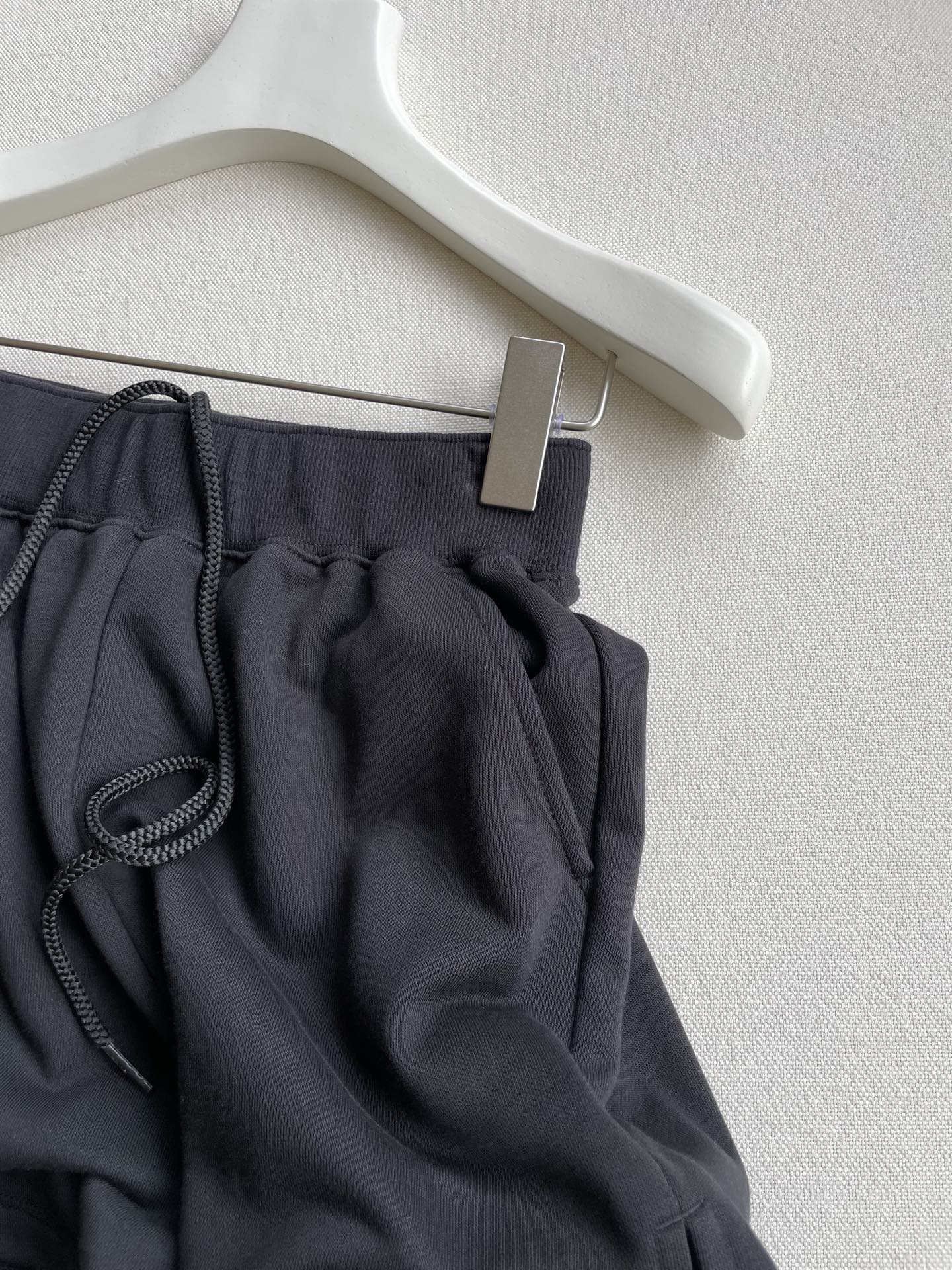 Women’s Cotton Yoga Shorts: High Waist, Soft Fabric, Grey/Black, XSSM, Packaging Included - 图片 5