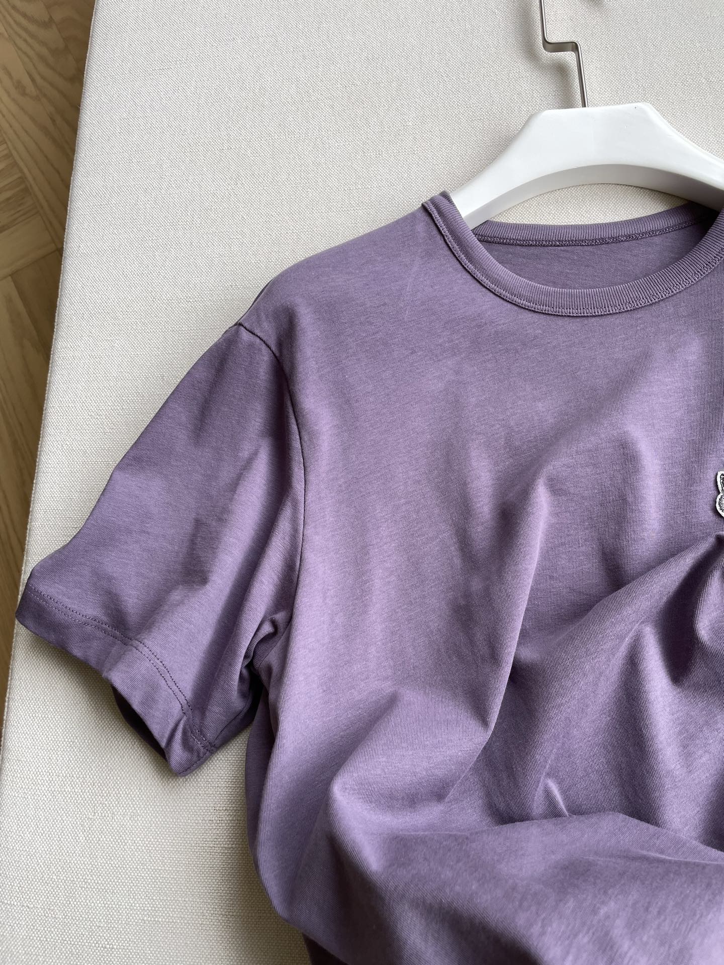 Fashionable Gender-Neutral Cotton T-shirt with Double Fox Head Design - 图片 3