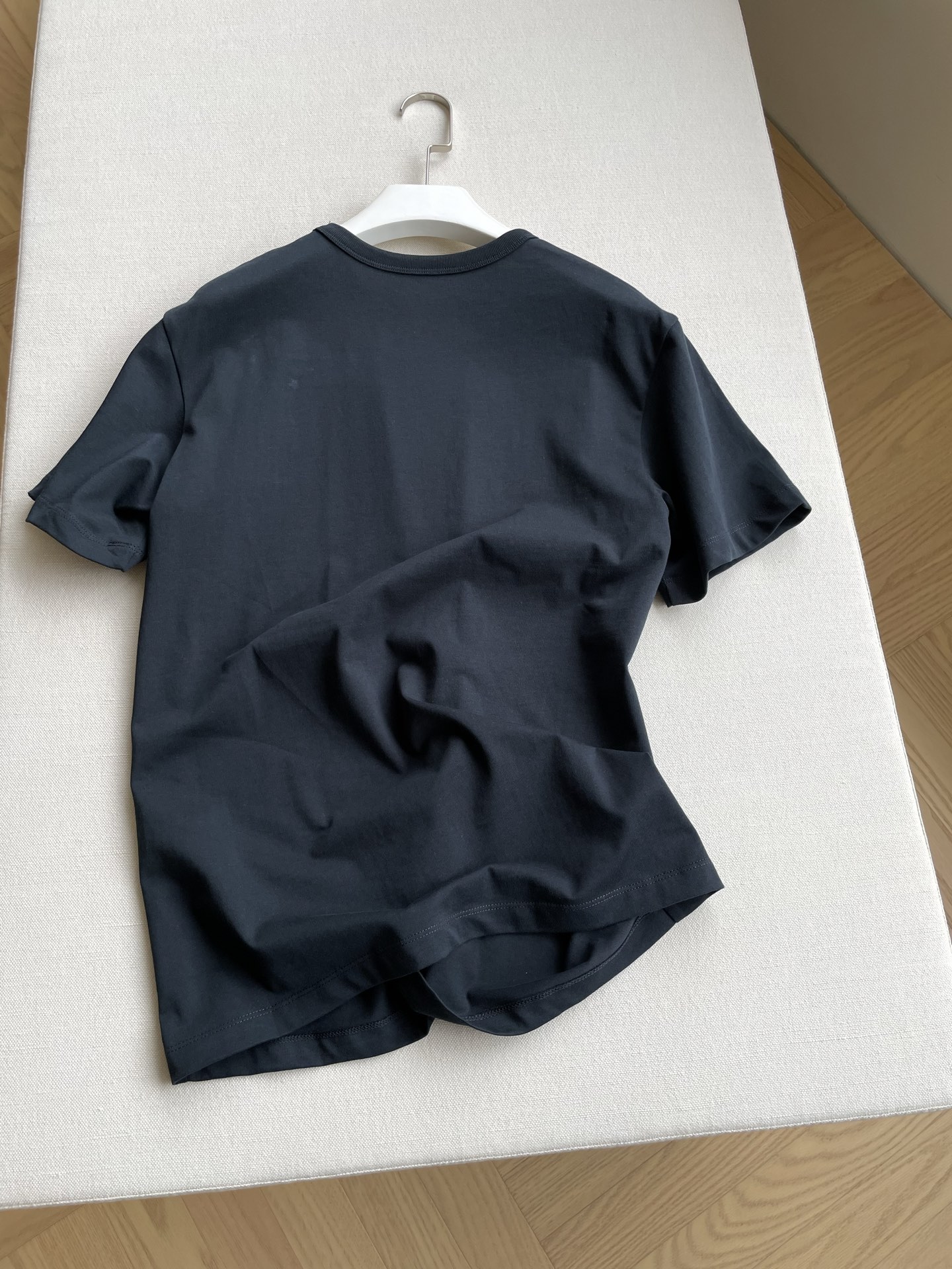 Fashionable Gender-Neutral T-shirt with Double Fox Head Mark in Black Purple - 图片 8