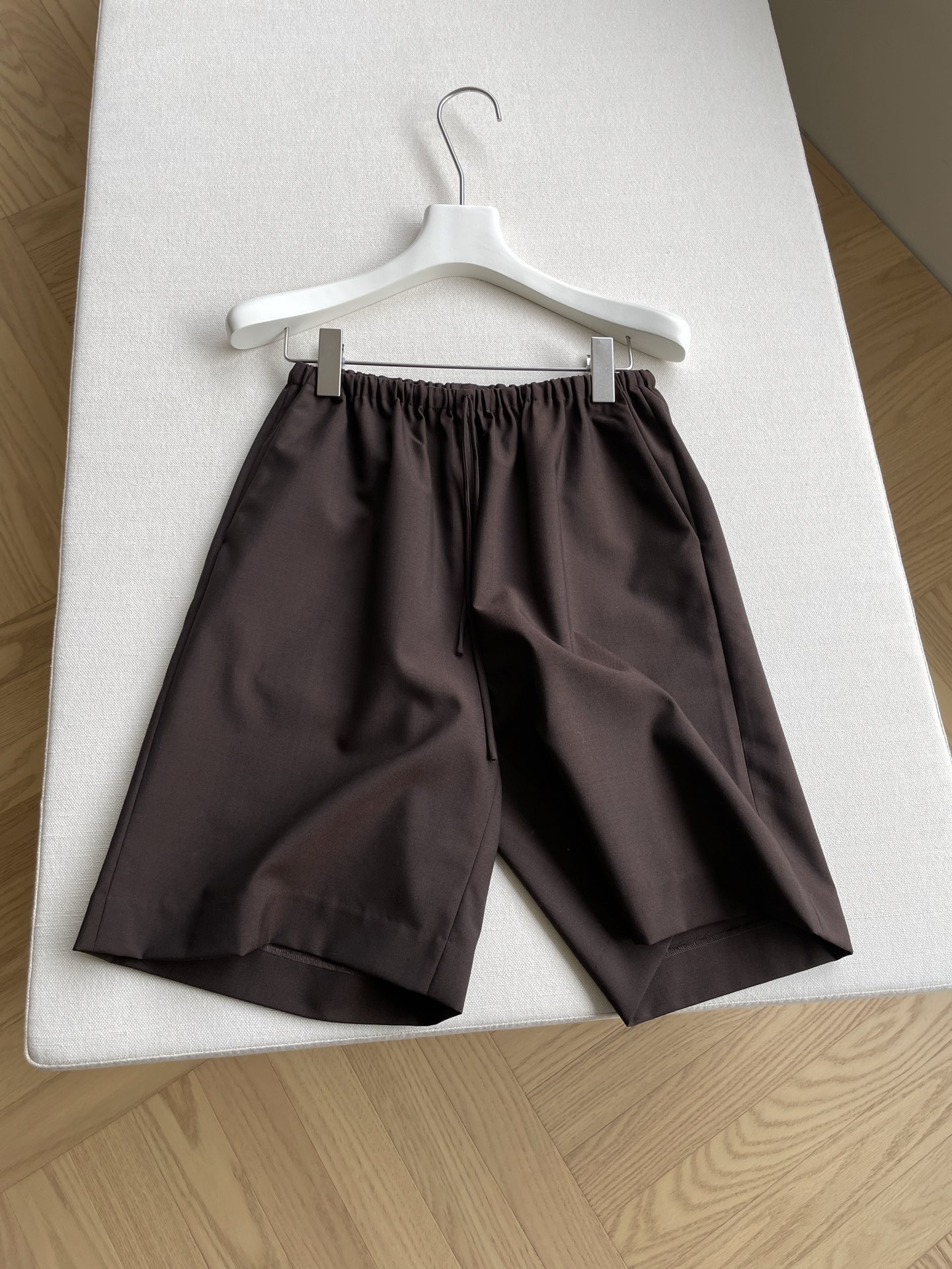 High Expression: TheRow Suit for Flawless Leg Lines and Graceful Silhouette
