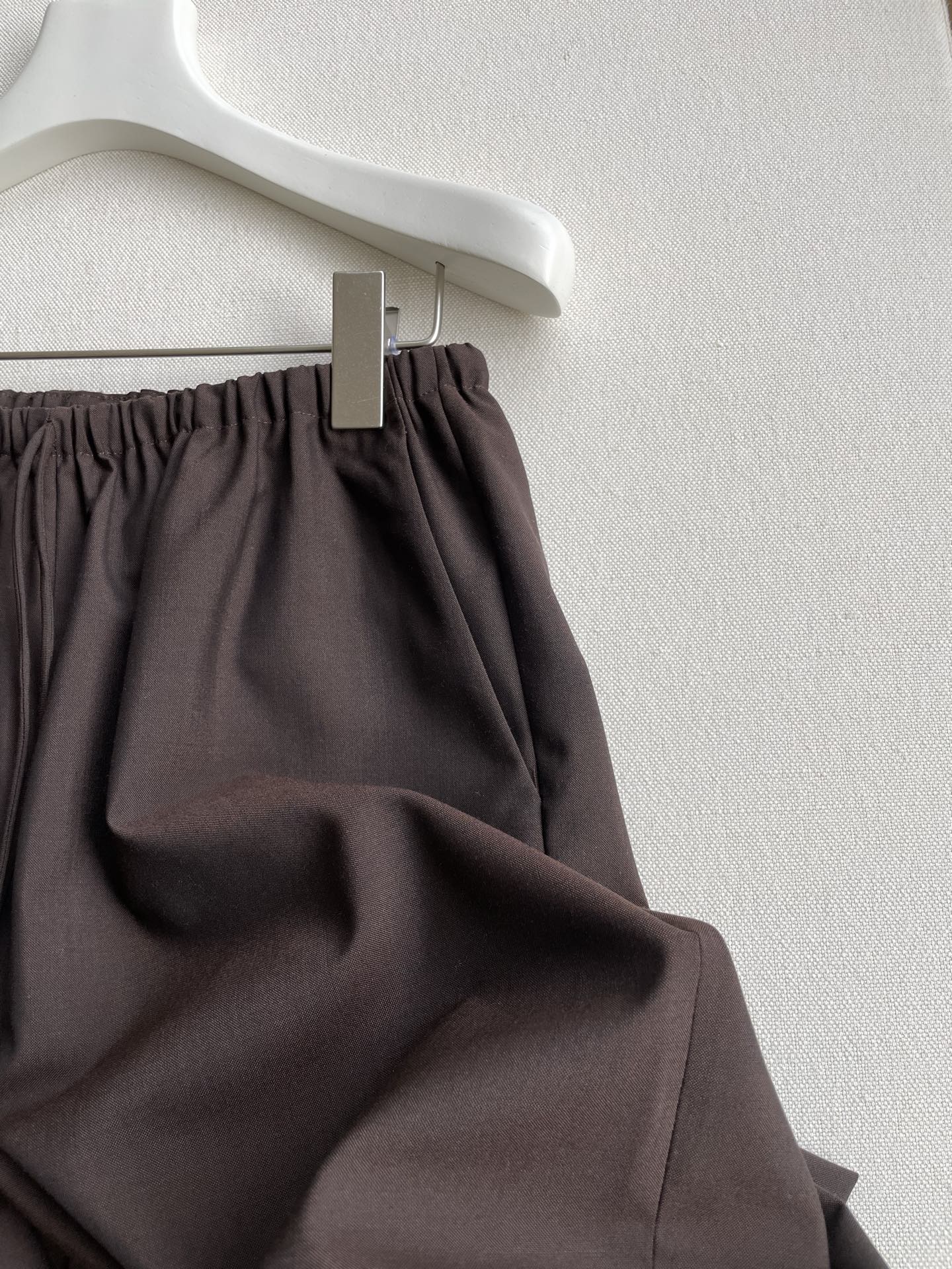 High Expression: TheRow Suit for Flawless Leg Lines and Graceful Silhouette - 图片 5