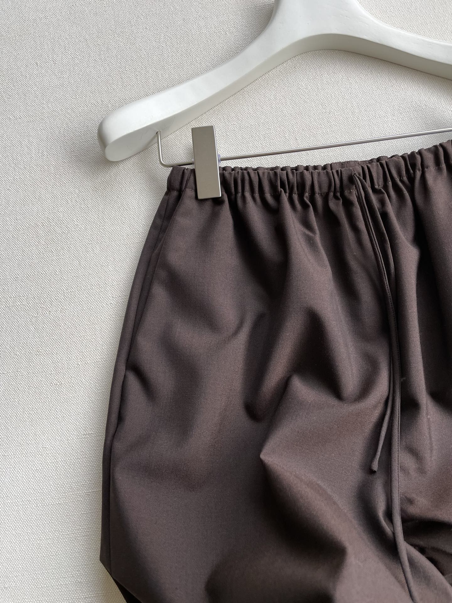 High Expression: TheRow Suit for Flawless Leg Lines and Graceful Silhouette - 图片 3
