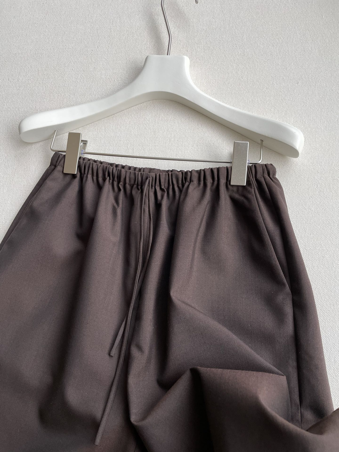 High Expression: TheRow Suit for Flawless Leg Lines and Graceful Silhouette - 图片 2
