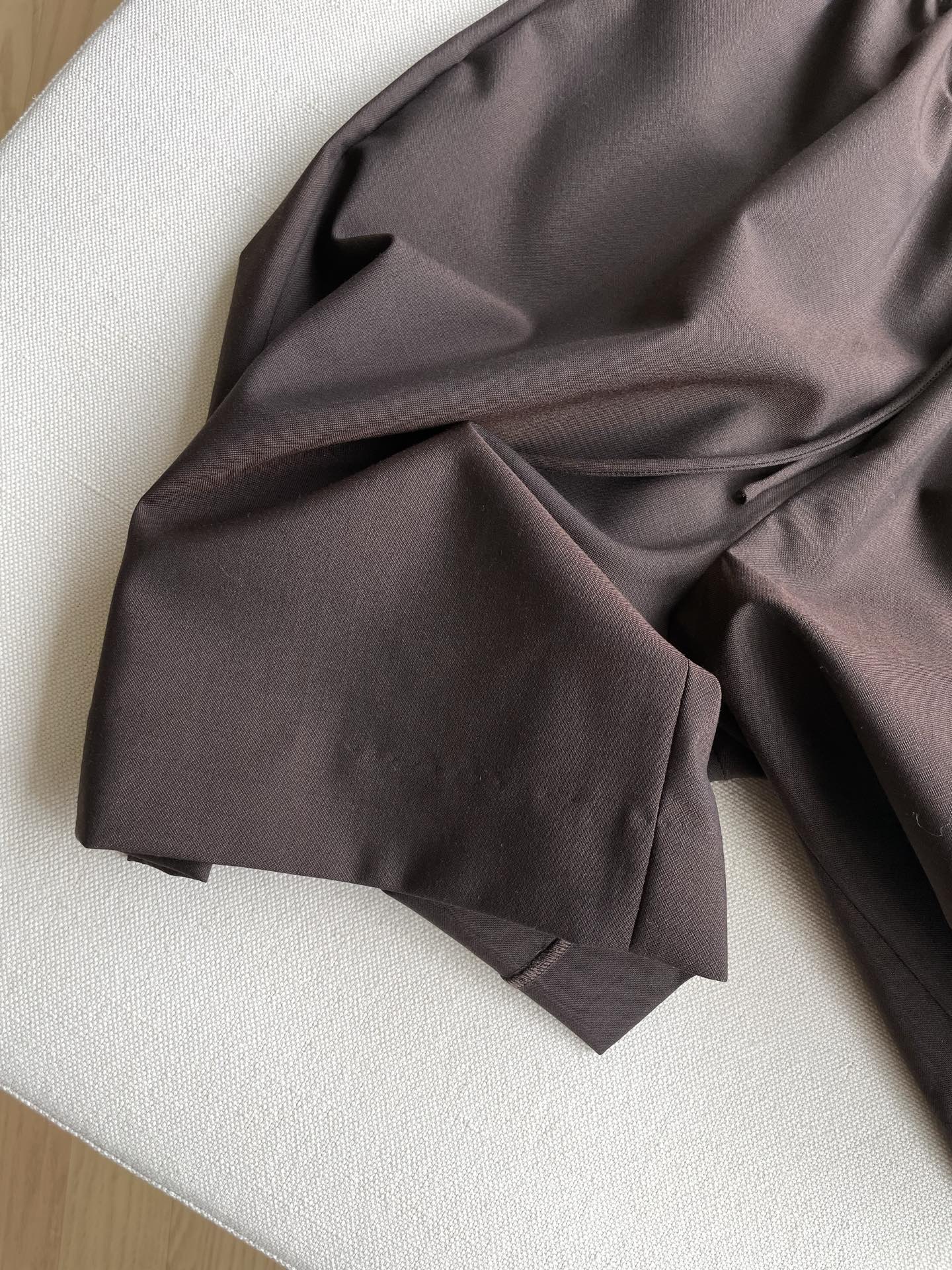 High Expression: TheRow Suit for Flawless Leg Lines and Graceful Silhouette - 图片 4