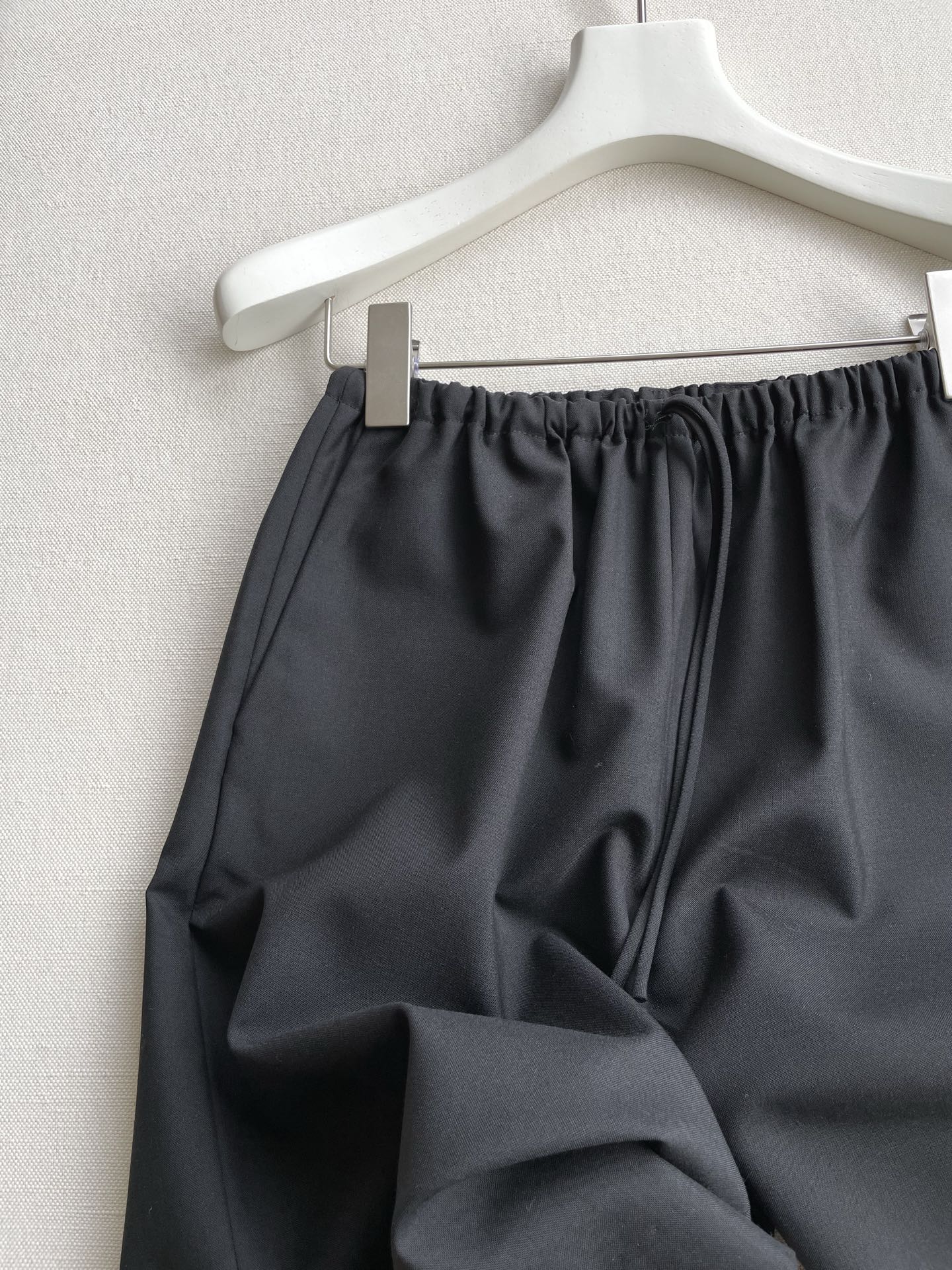 TheRow Women’s Suit: Architectural Precision for Flawless Fit and Control - 图片 3