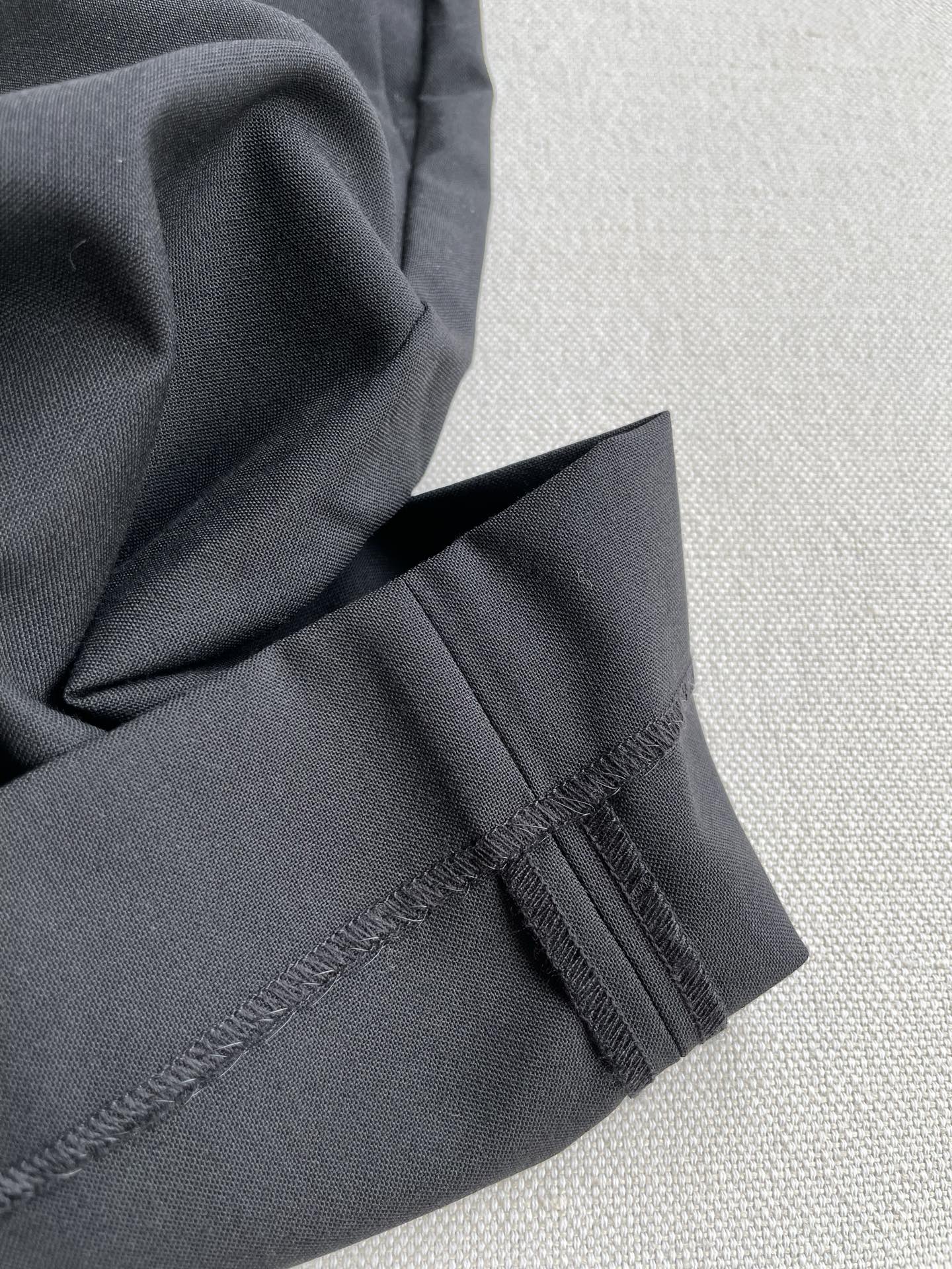 TheRow Women’s Suit: Architectural Precision for Flawless Fit and Control - 图片 7