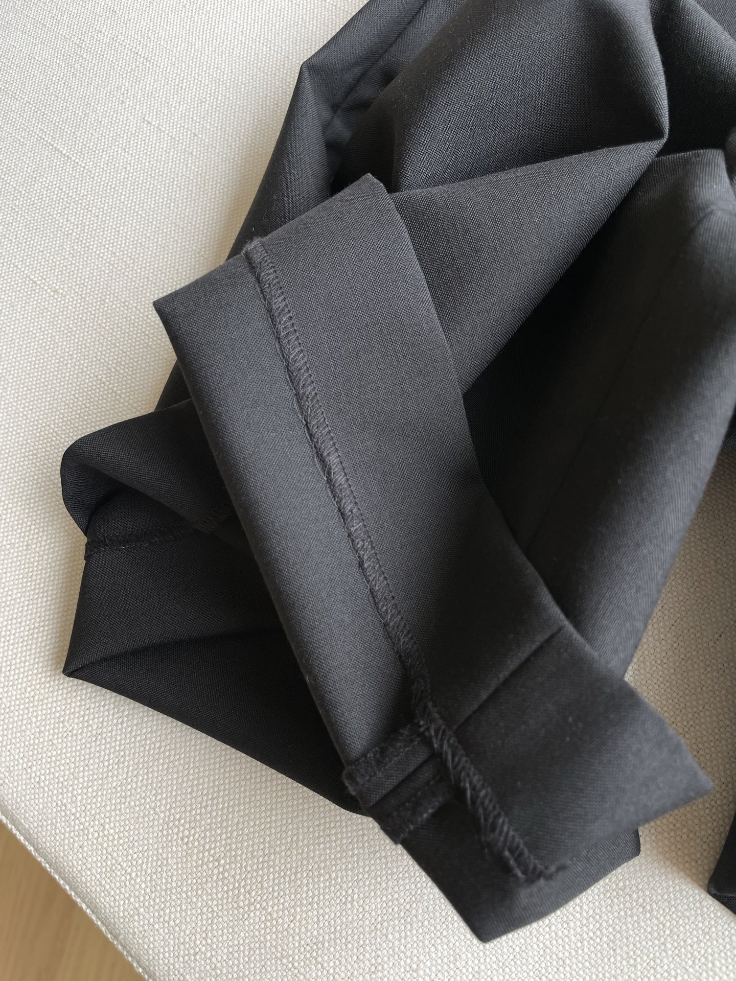 TheRow Women’s Suit: Architectural Precision for Flawless Fit and Control - 图片 4