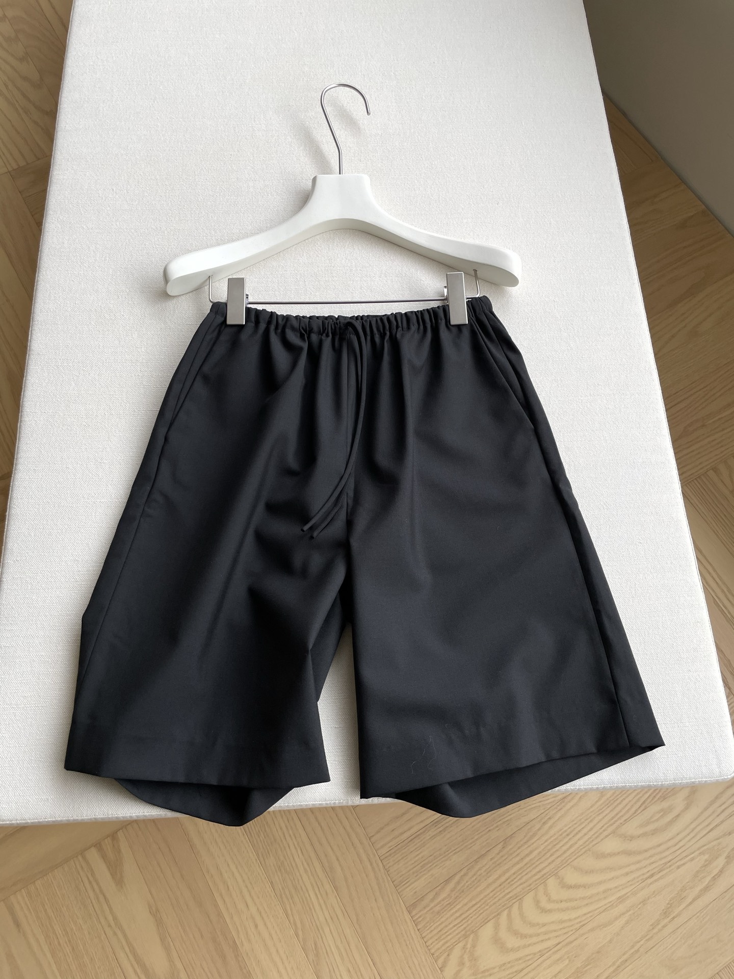 TheRow Women’s Suit: Architectural Precision for Flawless Fit and Control