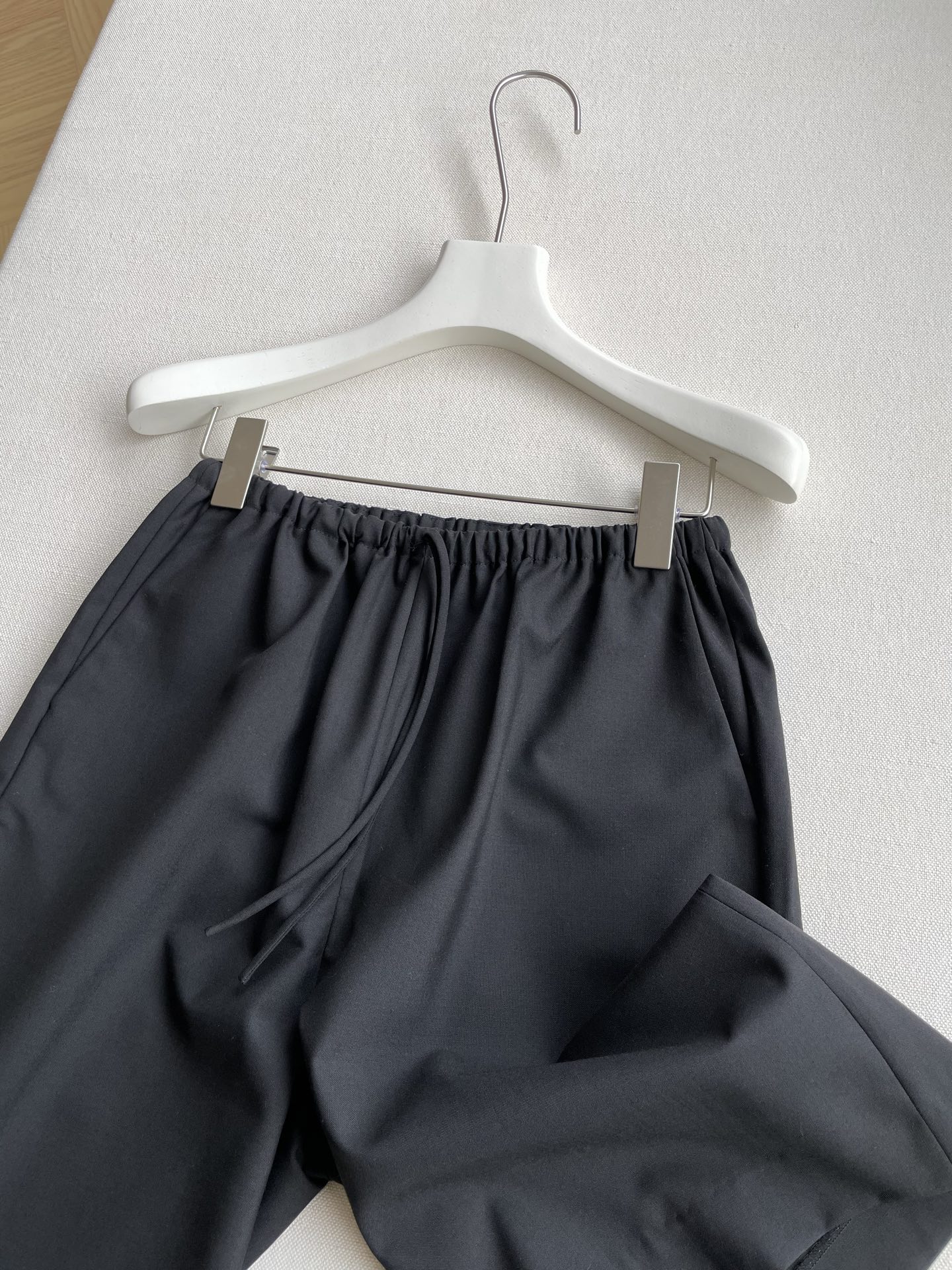 TheRow Women’s Suit: Architectural Precision for Flawless Fit and Control - 图片 2