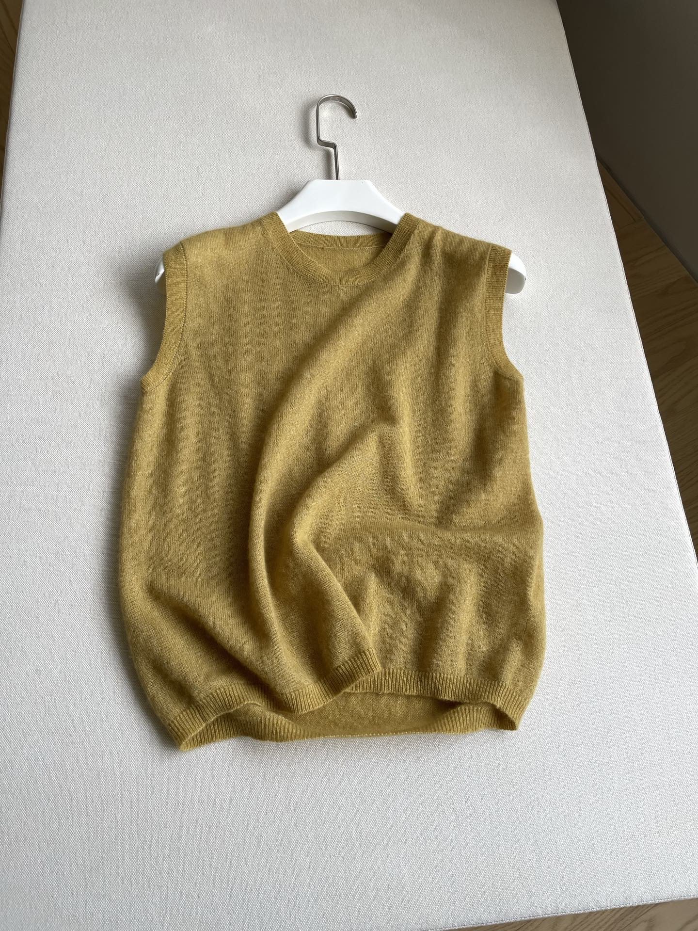 White Velvet Vest for Women: Soft, Fluffy, and Basic – Size SMLXL