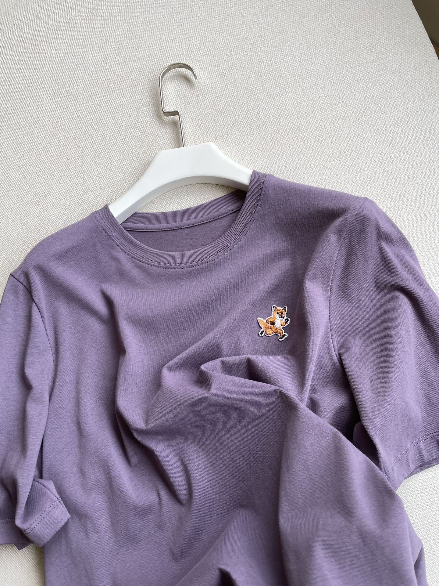 Stylish Single-Size Female Suit with Speedy Fox Embroidery – T-shirt Comfort and Quality - 图片 2