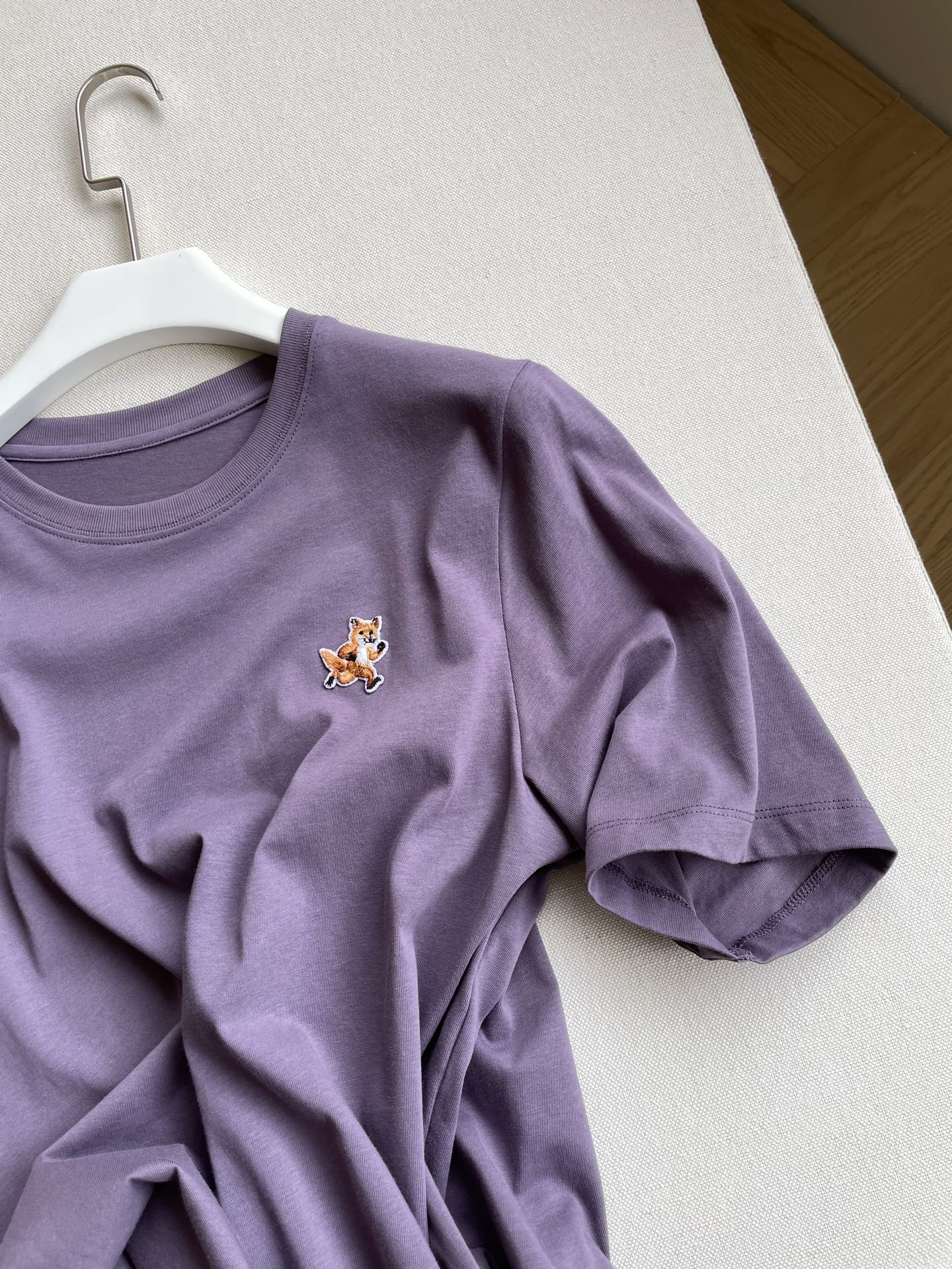 Stylish Single-Size Female Suit with Speedy Fox Embroidery – T-shirt Comfort and Quality - 图片 5