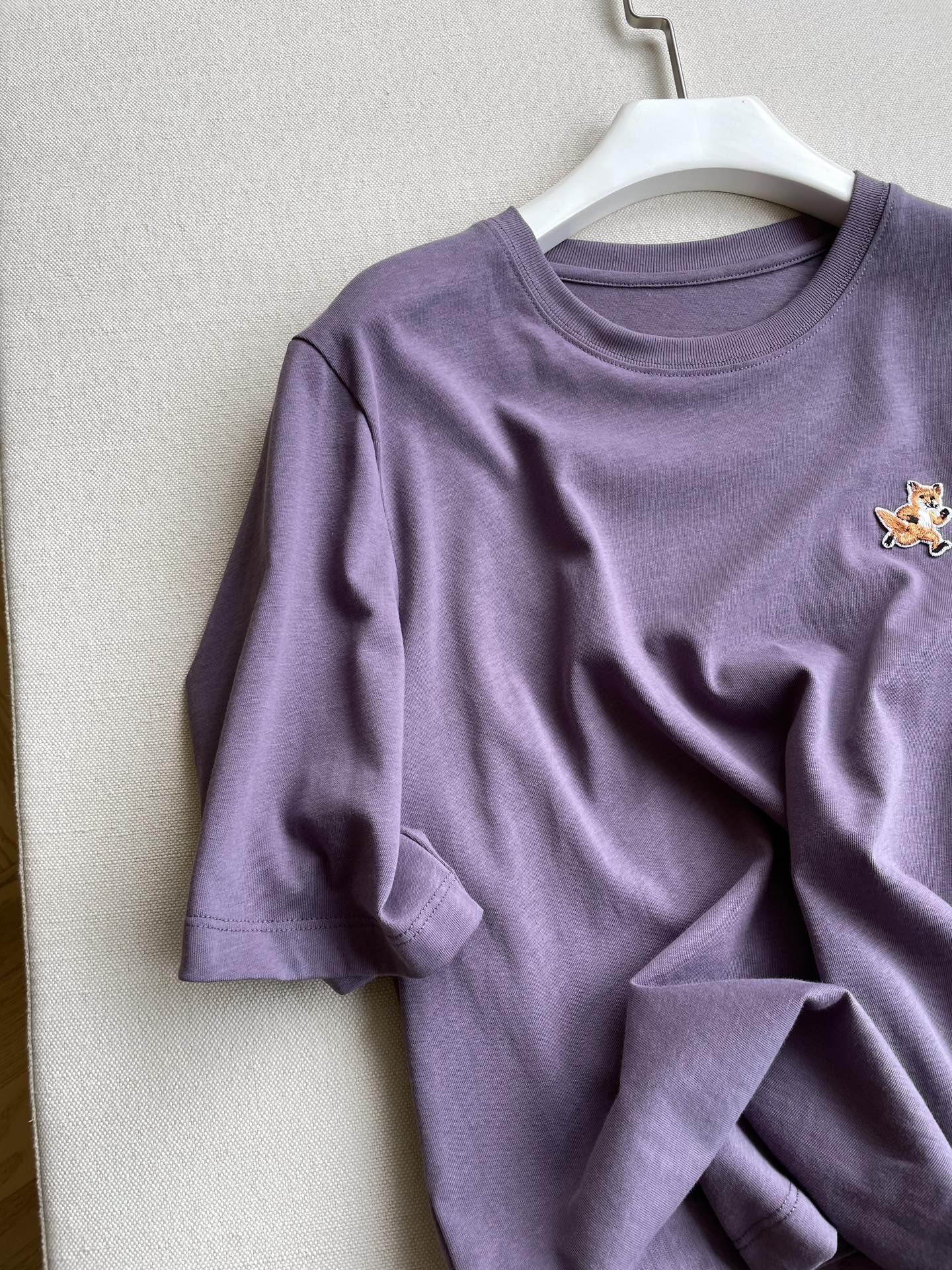 Stylish Single-Size Female Suit with Speedy Fox Embroidery – T-shirt Comfort and Quality - 图片 3