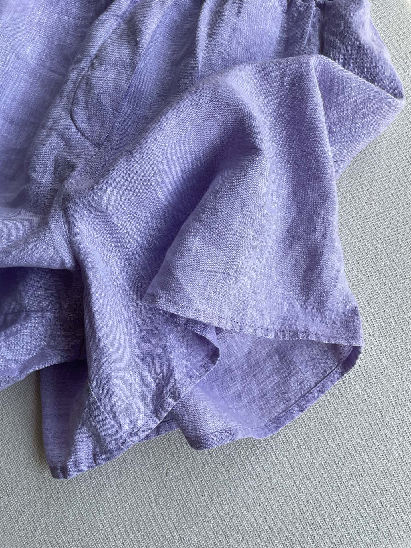 Stylish Single-Female Suit with Purple Shorts and Vintage Italian Smelt – Perfect for Leisure. - 图片 6