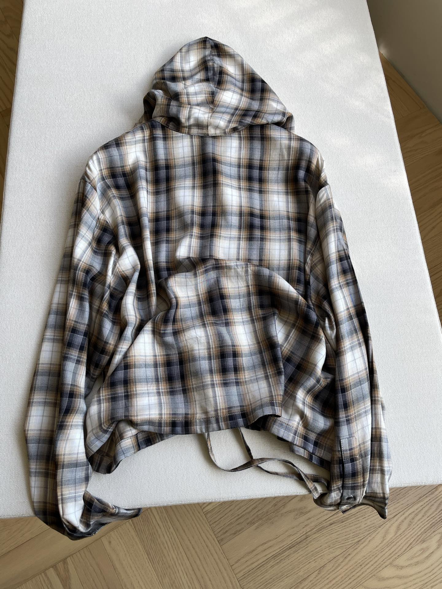 Grid Monogamous Hoodie with Glue Fibre Fabric and Emblem Belt - 图片 8