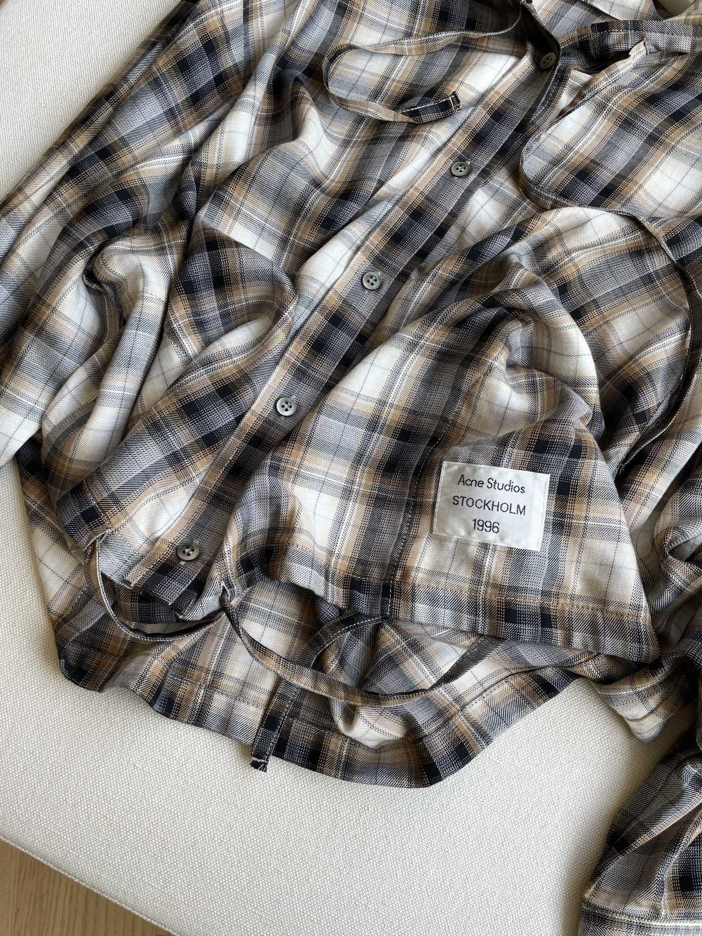 Grid Monogamous Hoodie with Glue Fibre Fabric and Emblem Belt - 图片 4