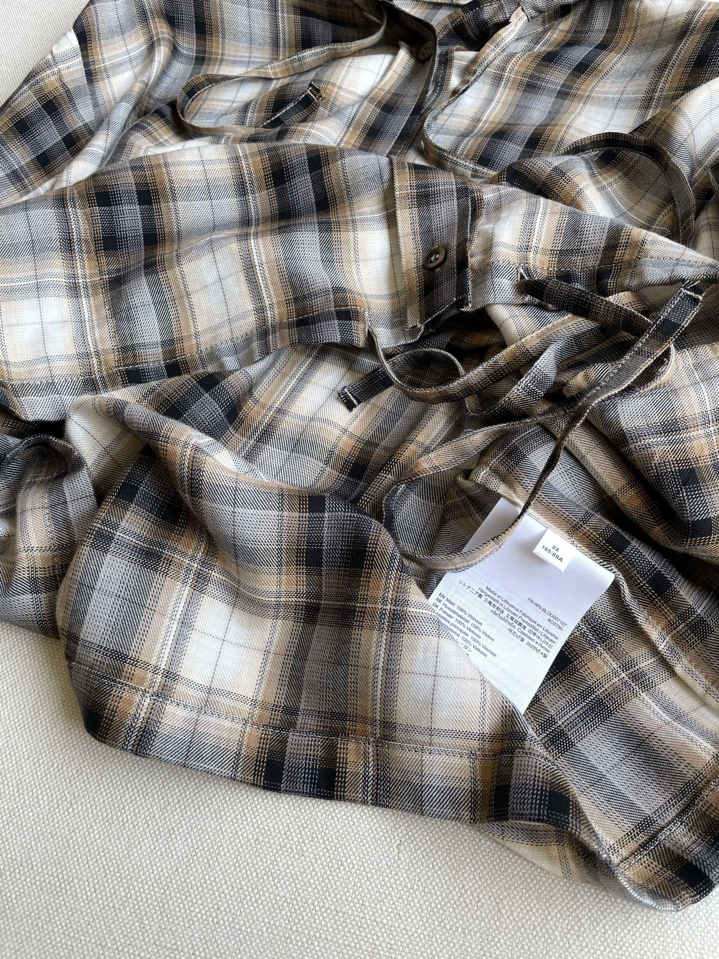 Grid Monogamous Hoodie with Glue Fibre Fabric and Emblem Belt - 图片 6