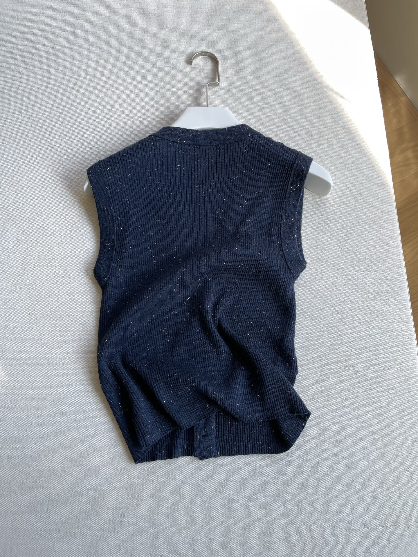 “Silver Thread-Weave Vest with V-Collar Neckline for Autumn and Winter” - 图片 8
