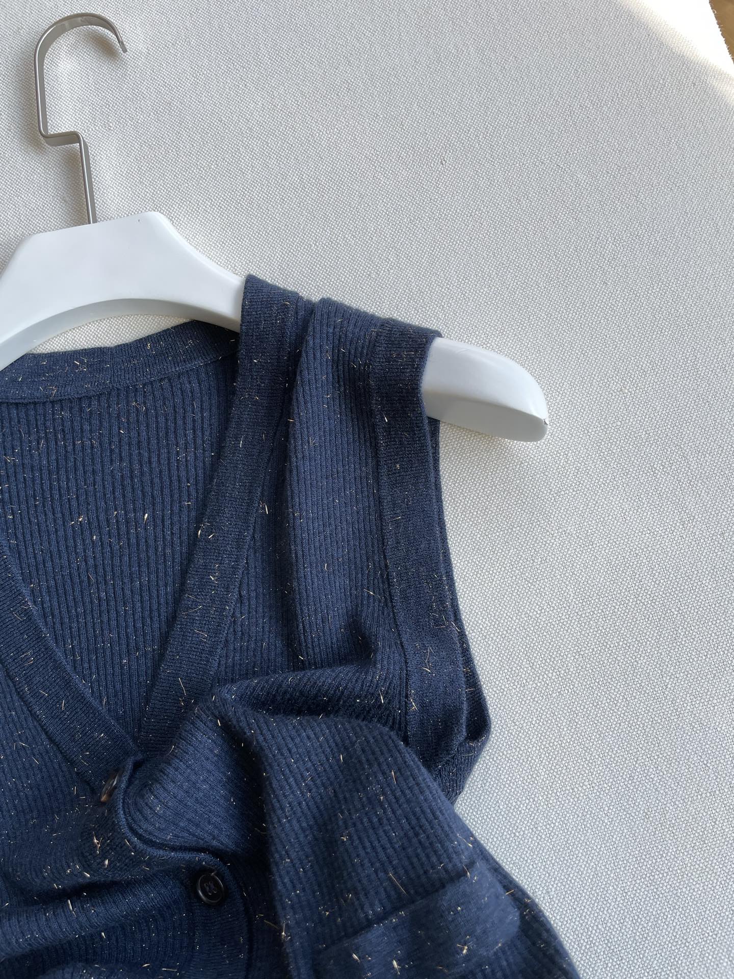“Silver Thread-Weave Vest with V-Collar Neckline for Autumn and Winter” - 图片 5