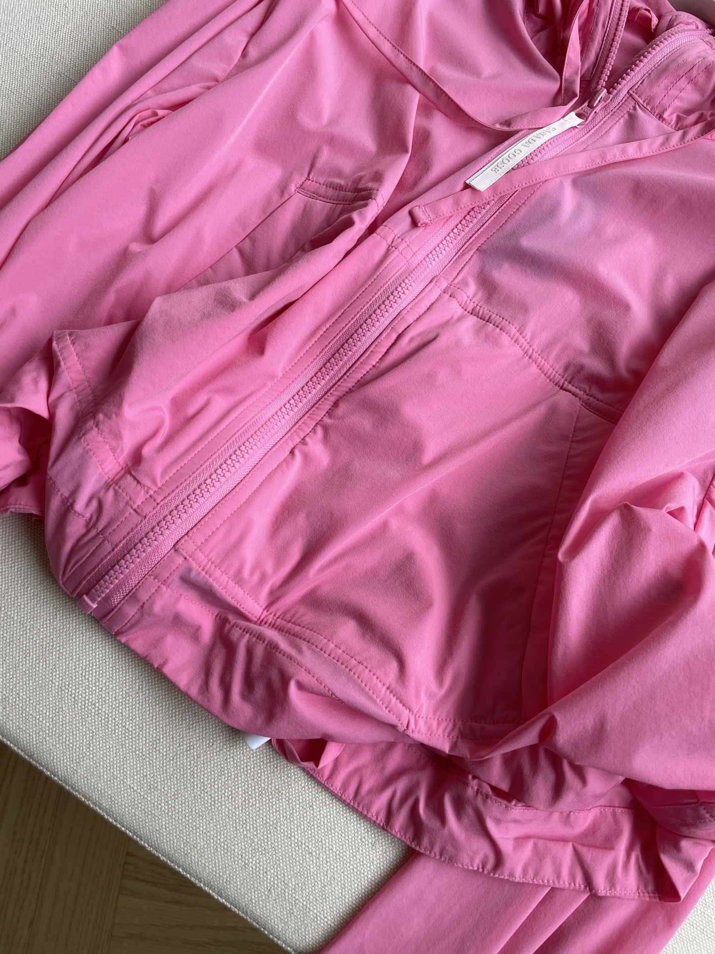 Kaslo Short Windproof Jacket with Double Hood and Ballistic Cuff, XS-L, Dark Gray Pink - 图片 4