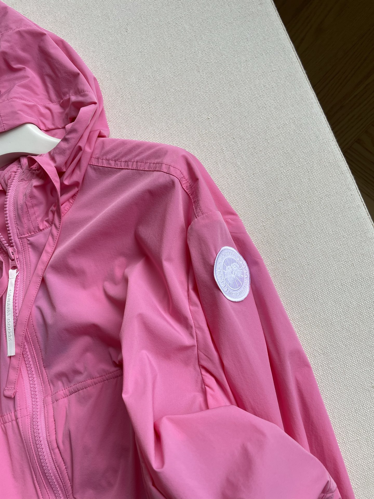 Kaslo Short Windproof Jacket with Double Hood and Ballistic Cuff, XS-L, Dark Gray Pink - 图片 5