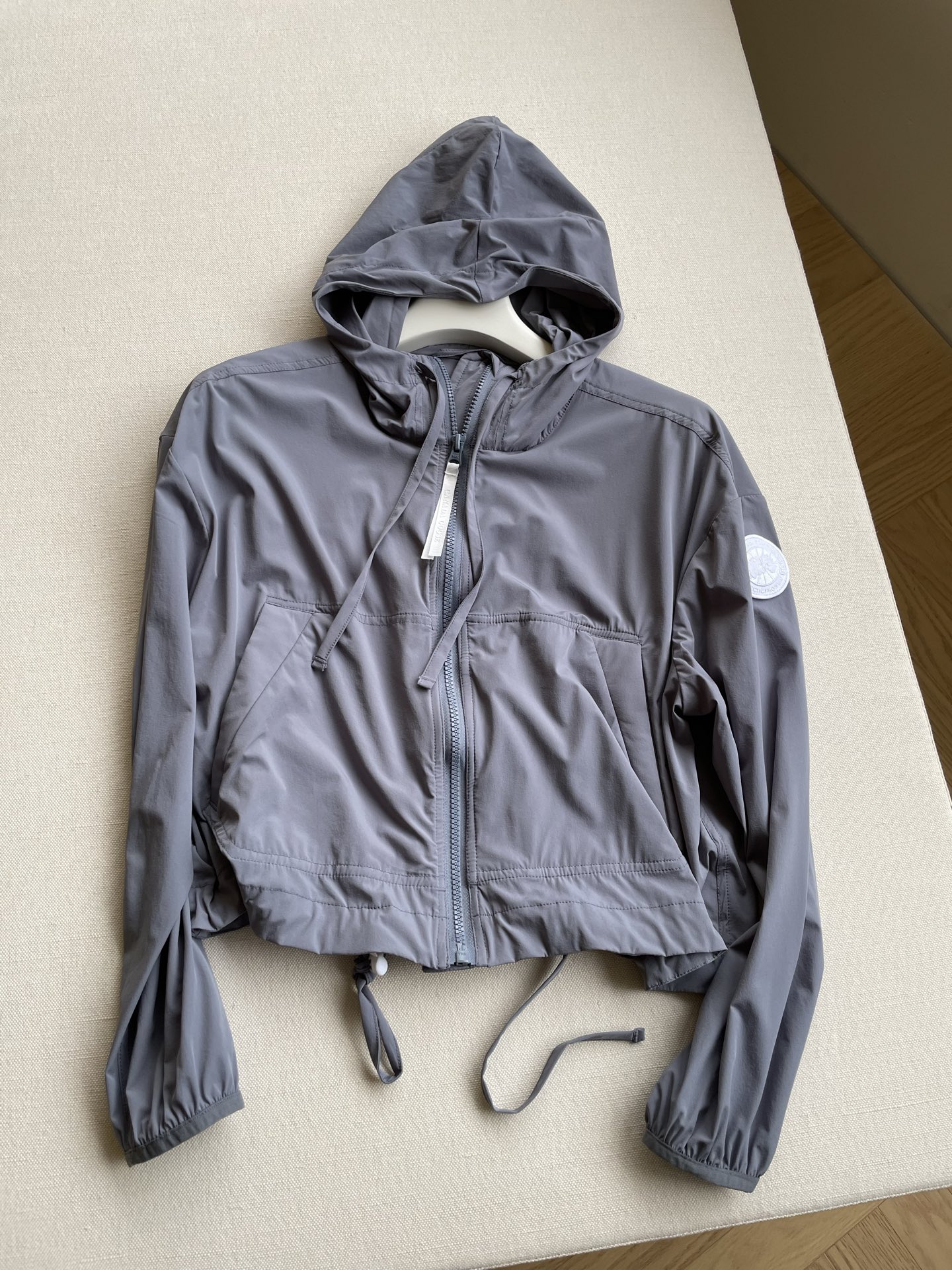 Kaslo Short Windproof Jacket with Double Hood and Ballistic Cuff in Dark Gray Pink