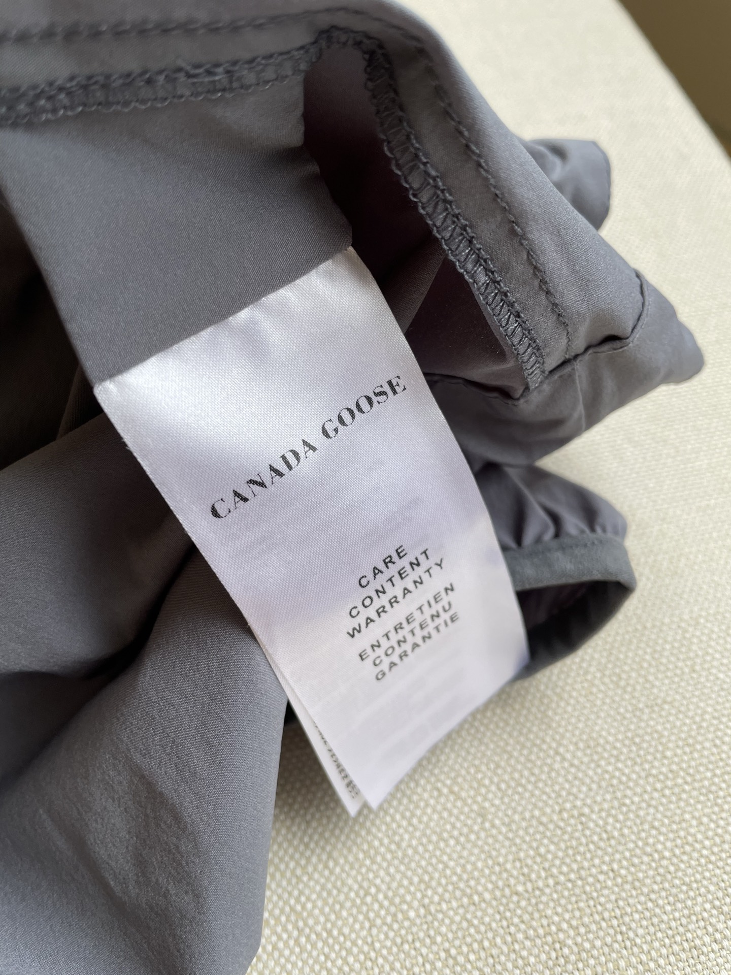 Kaslo Short Windproof Jacket with Double Hood and Ballistic Cuff in Dark Gray Pink - 图片 6