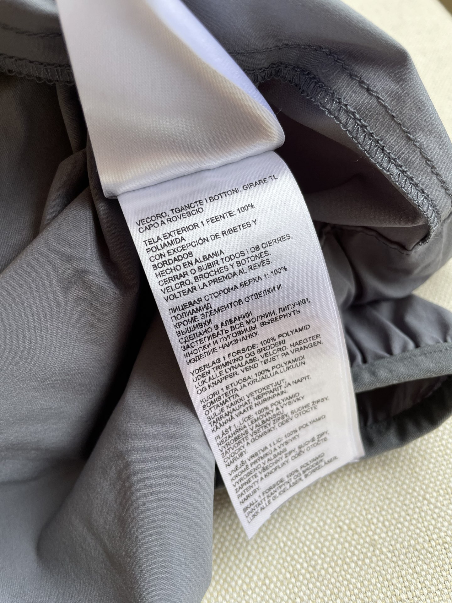 Kaslo Short Windproof Jacket with Double Hood and Ballistic Cuff in Dark Gray Pink - 图片 7