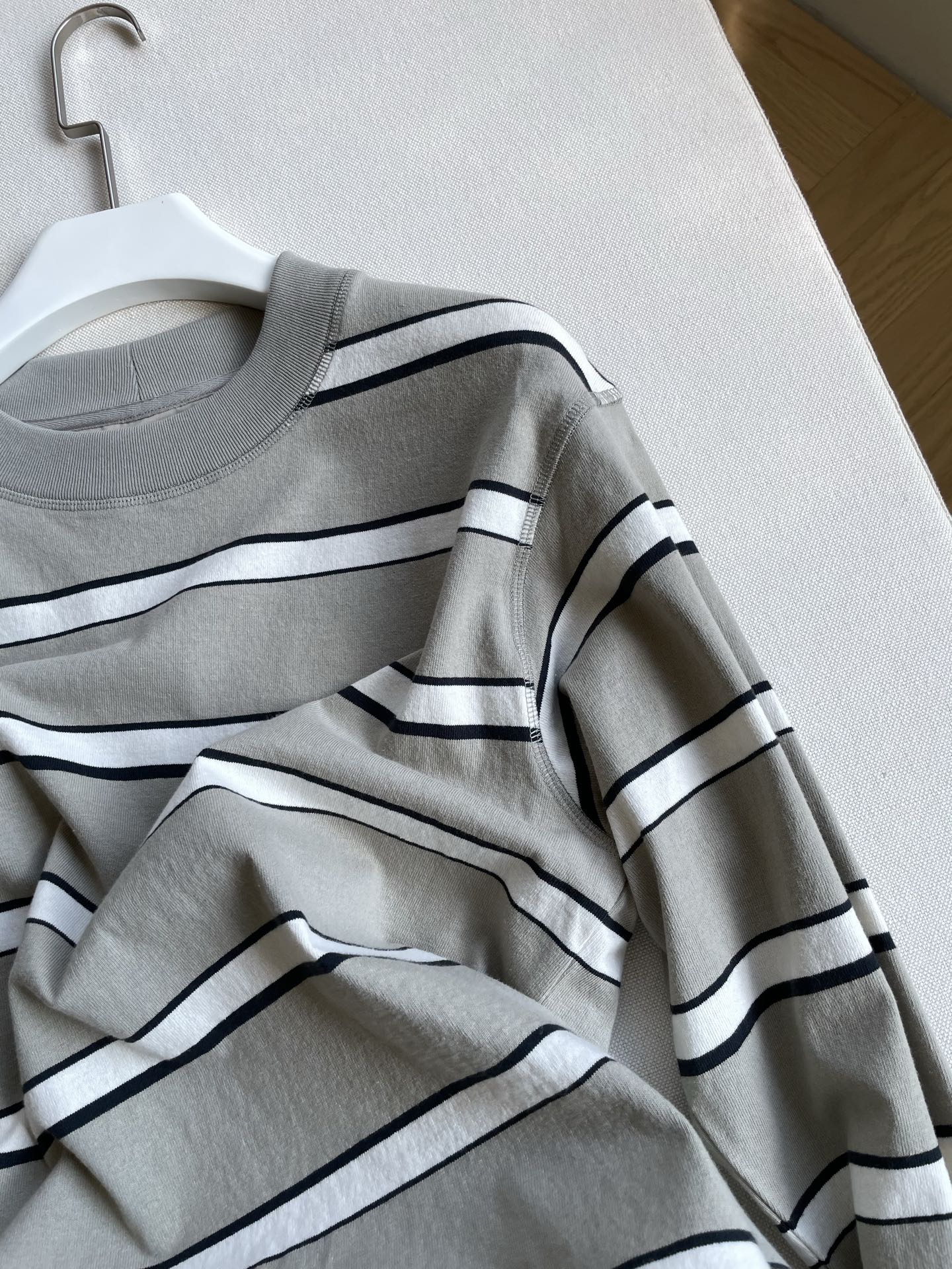 Organic Cotton Striped Suit with Hand-Drawn Pattern and Needle Foot Details – Margaret Howell MHLOE Collection - 图片 5