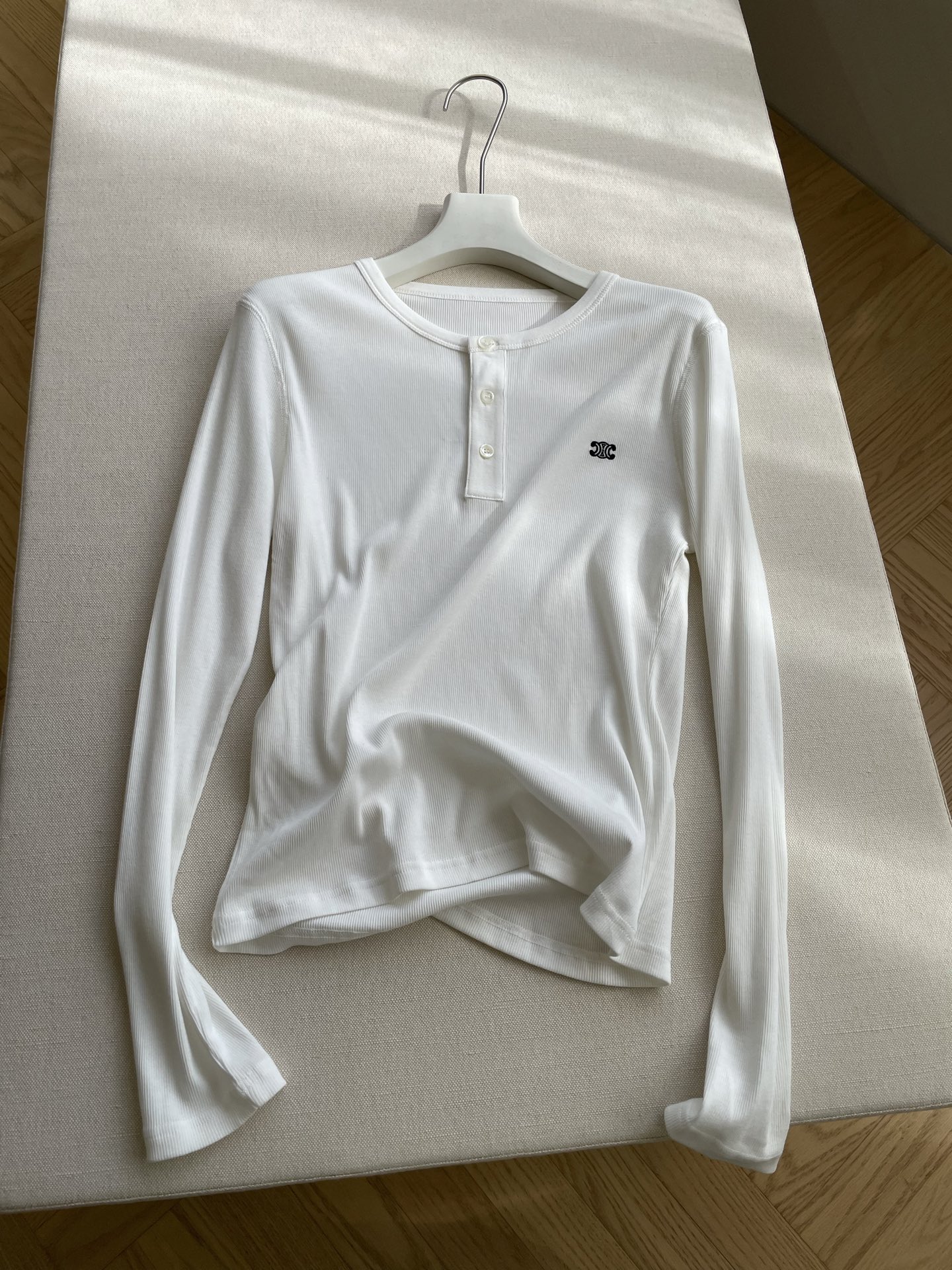 “Stylish Women’s Long-Sleeve Cotton Suit with Logo Embroidery for Autumn”