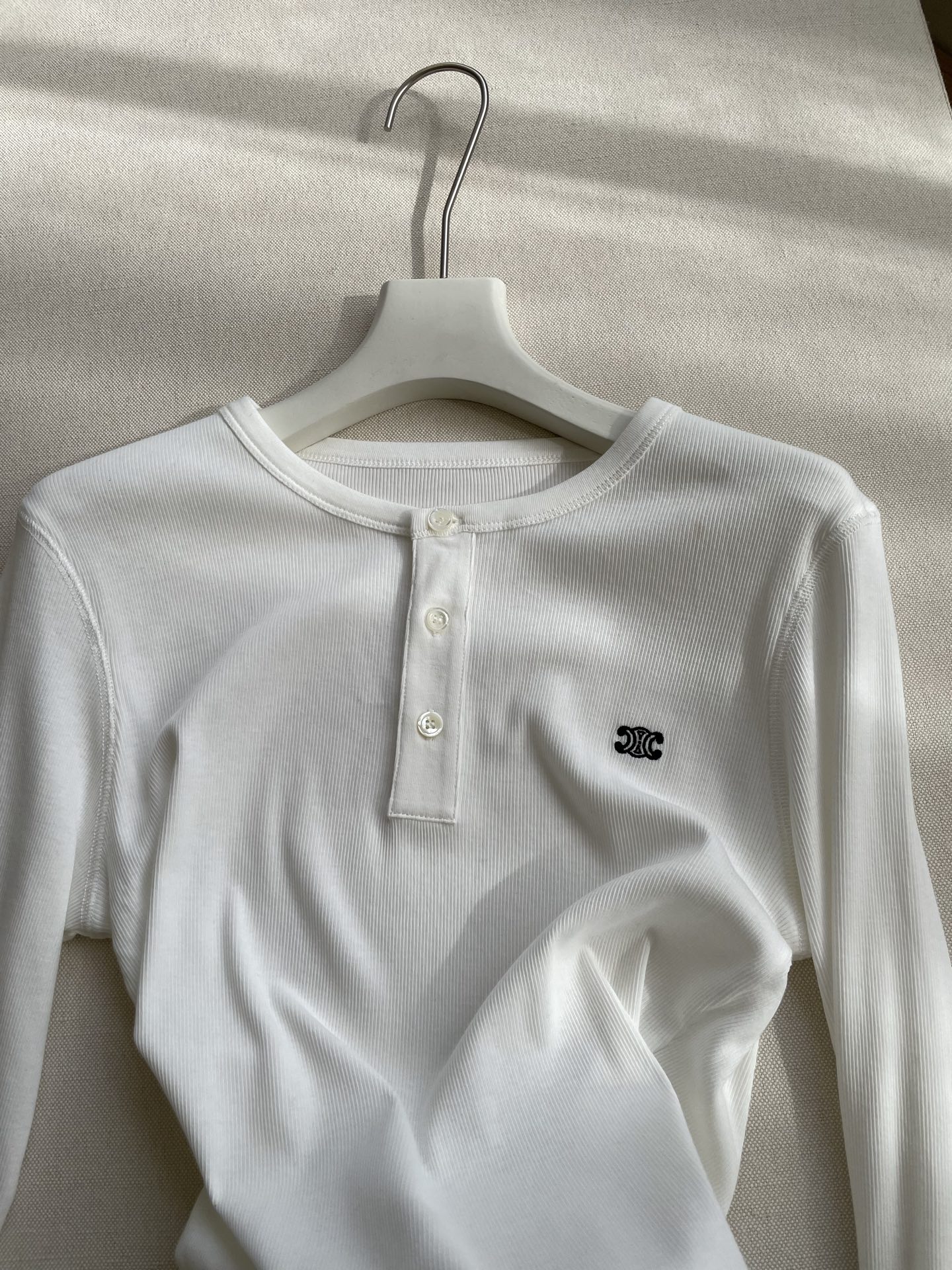 “Stylish Women’s Long-Sleeve Cotton Suit with Logo Embroidery for Autumn” - 图片 2