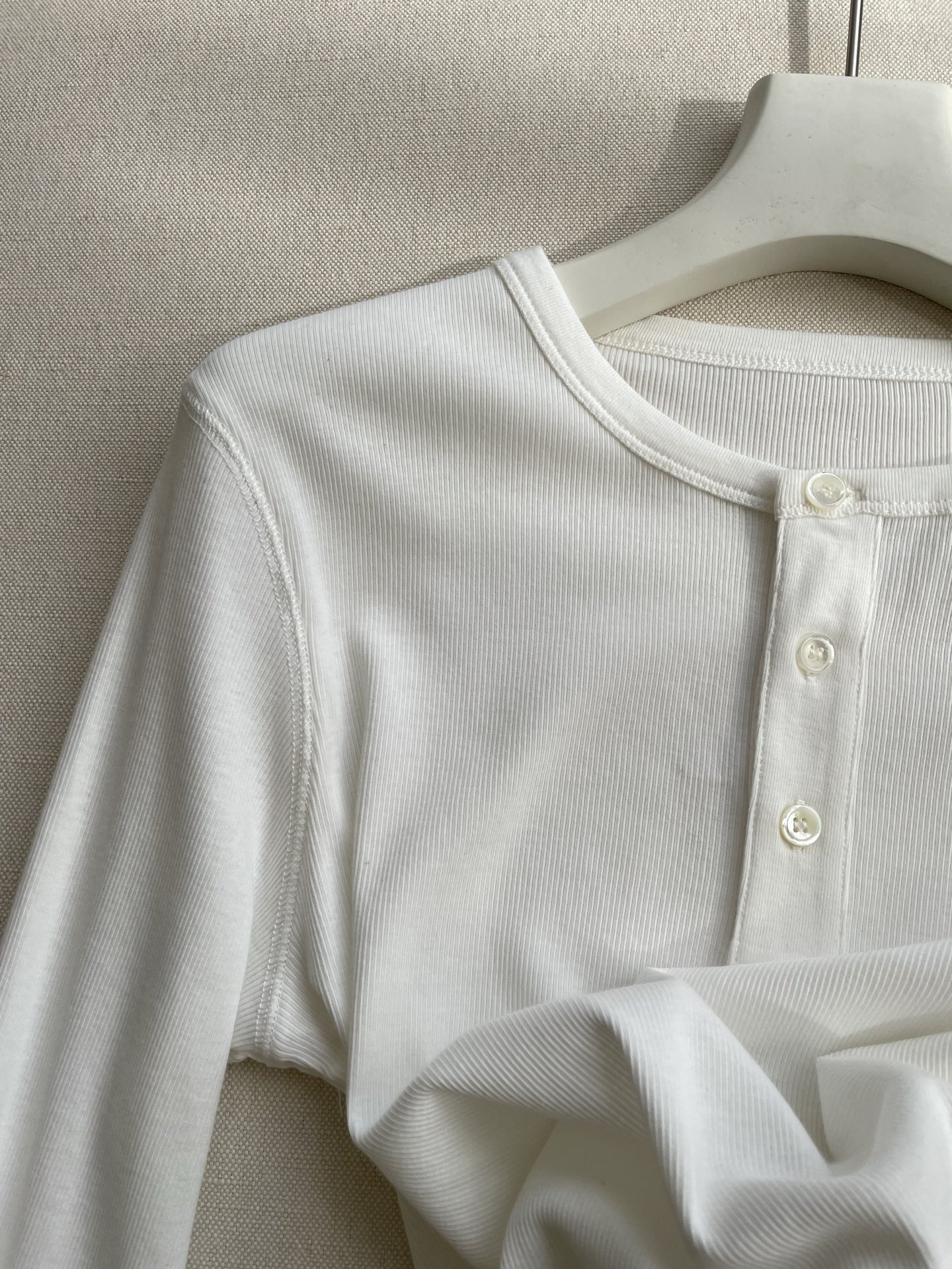 “Stylish Women’s Long-Sleeve Cotton Suit with Logo Embroidery for Autumn” - 图片 3