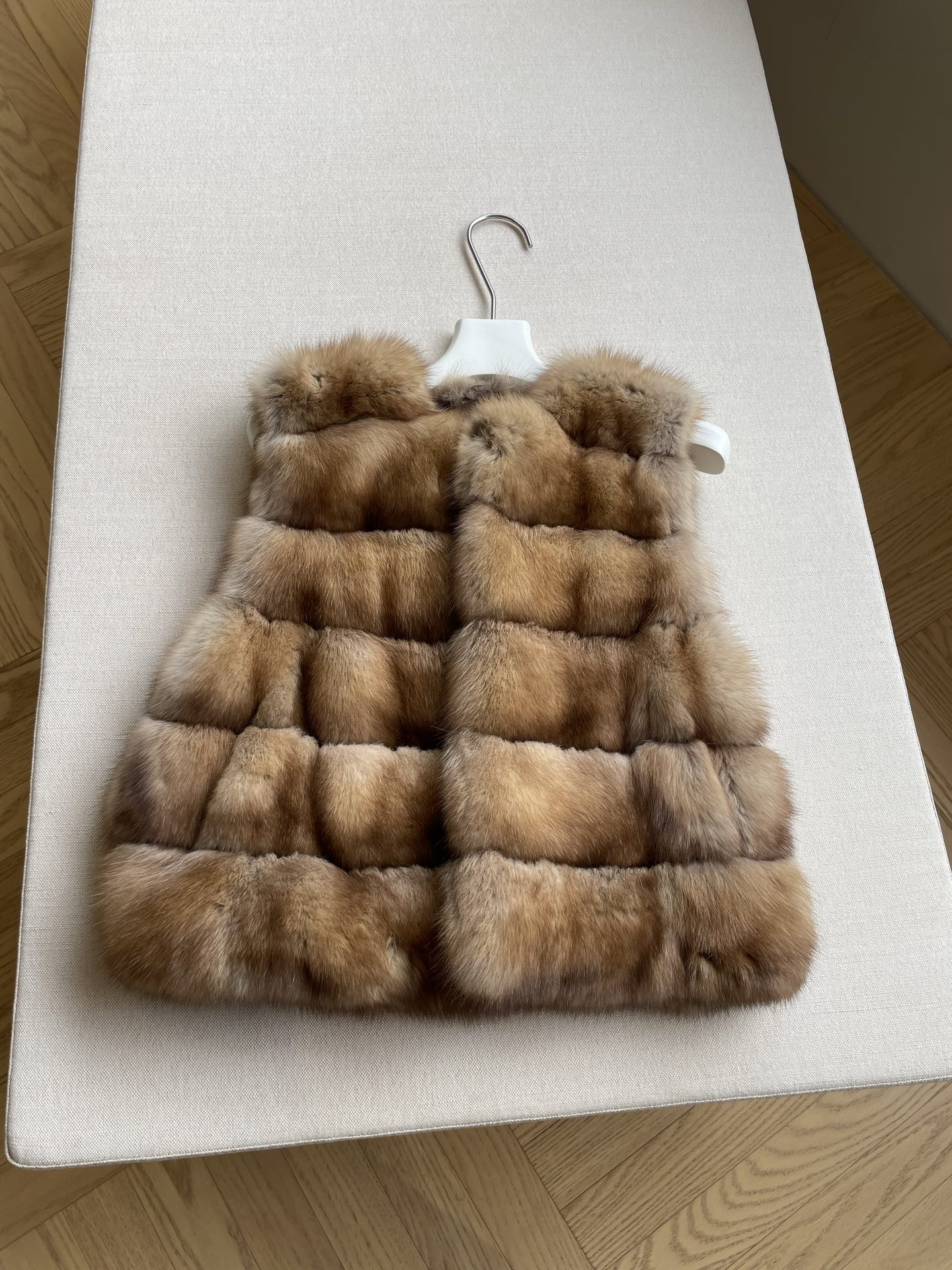 Mink Fur Vest with Round Collar,Sleeveless Short Coat,Zipper Closure,Casual Daily Wear