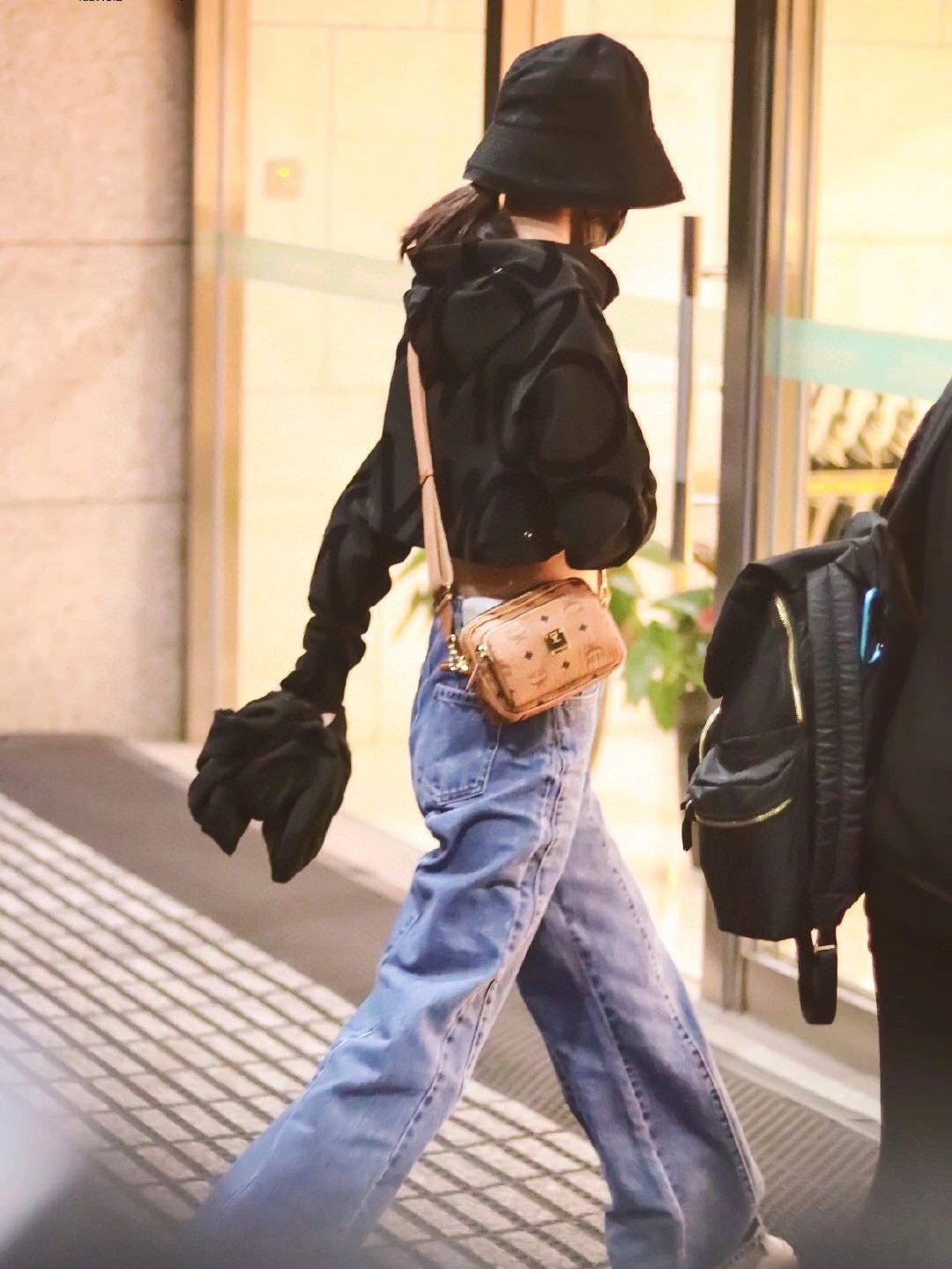 Zhao Liying's same mcm crossbody bag