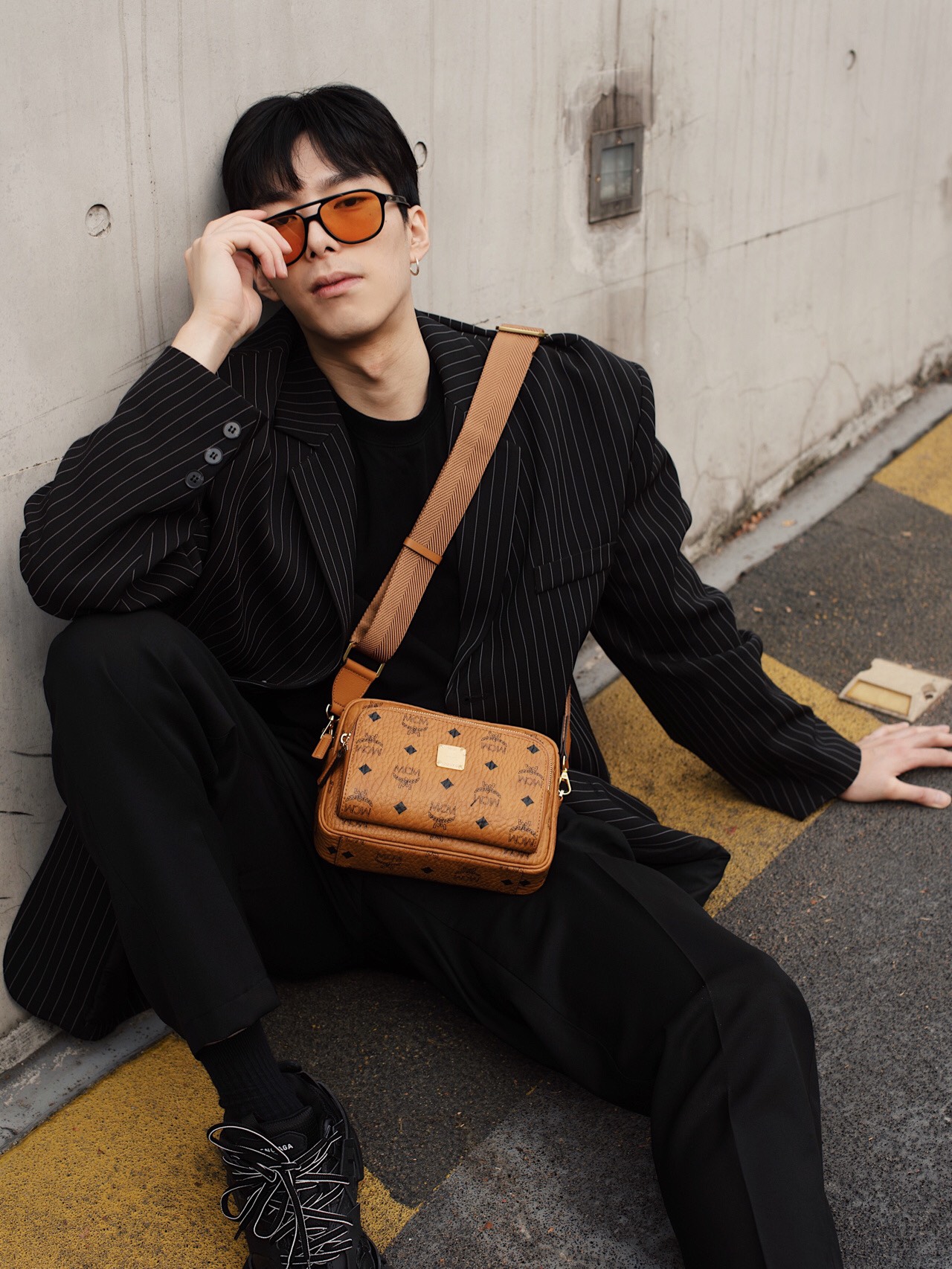 mcm is so handsome and stylish, boys and babies with cracked walls should buy this crossbody bag ~ the same style for men and women, "trendy" sty