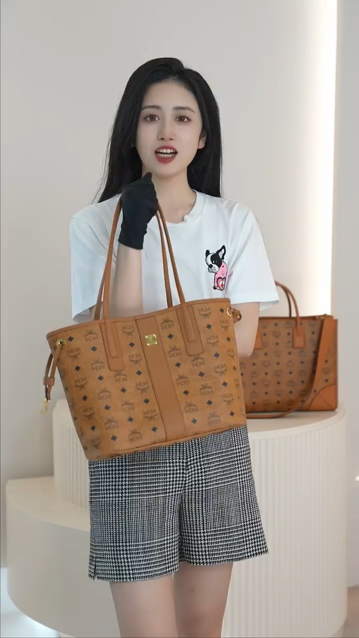 Reversible MCM double-sided bag, one bag unlocks two styles