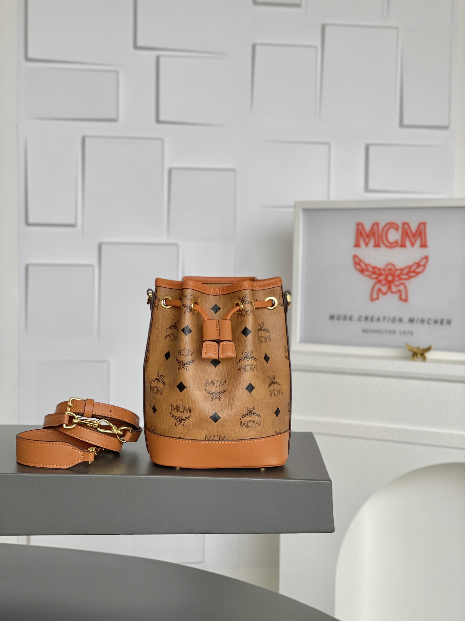 𝗠𝗖𝗠 𝗗𝗲𝘀𝘀𝗮𝘂 𝗩𝗶𝘀𝗲𝘁𝗼𝘀 𝗠𝗶𝗻𝗶 # ·Cp ®️ Dessau Visetos Nappa MWSBAERO1CO001 20*10*14cm 100-116cm/ 11cm// 🏾 Pochette Portafoglio