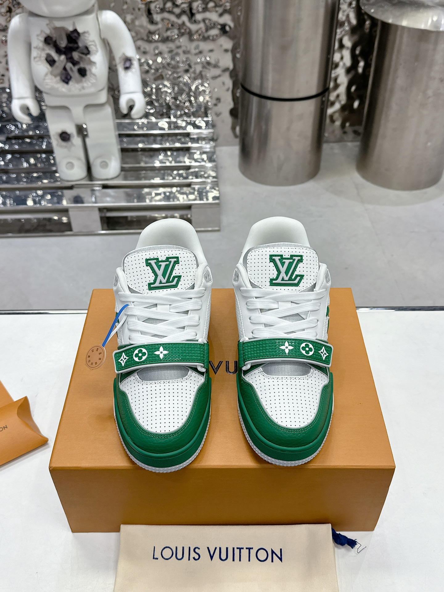 NO:240048,LV top version new style Purchase quality LV~ Louis Vuitton Lv TRAINER's best-looking sneakers, donkey brand promotes new products, and the official website's limited-edition retro basketball sneakers!  High and low gangs all spent a lot of money to buy the original version with accurate reproduction of 1:1, the details are invincible, sincere, imported customized original cowhide, the original version is consistent with the package method, the details are 100% restored, the private model customized original integrated TPU bottom, which is different from other companies, and without the original version, you cannot achieve this effect!   Men and women 35-40 39-45 (46 customized non-return and exchange), casual shoes/sports shoes, louis vuitton, louis vuitton, louis vuitton, sneakers, cowhide19860909LV顶级版本 新款 代购品质LV～路易威登Lv TRAINER最好看的运动鞋,驴牌力推新品,官网限定款复古篮球运动鞋！高帮低帮均花血本购入原版1:1精准复刻、细节很无敌、诚意满满、进口定制原版牛皮,原版一致套包做法,细节百分百还原、私模定制原版一体成型TPU大底、区别于别家、没有原版是开不出这效果的！  男女款35-40 39-45（46定做不退换）,休闲鞋/运动鞋,louis vuitton,louis vuitton,louis vuitton,sneakers,cowhide,Women's Shoes