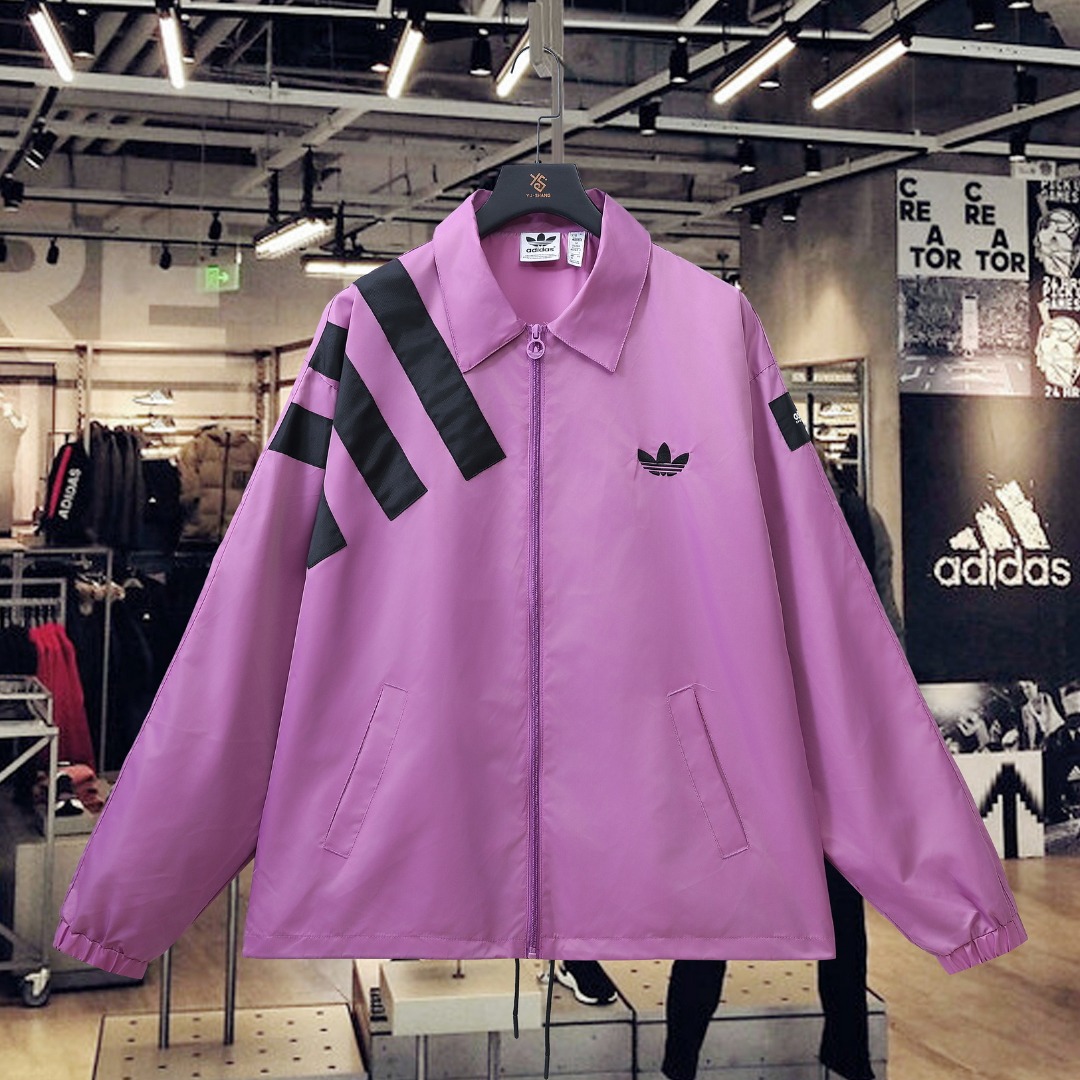 供货价:80💰『泉州贸易货』精选市场爆品,深秋必入款,原包装+原吊牌      (绣花，三标一致面料，尼龙斜，里料，聚脂纤维)    
专柜同款上市，本季主打，货源充足，放心主推，高端品质，即转即卖
【品牌】SY
【款号】8063翻领风衣绣
【颜色】黑色  紫色
【尺码】S-2XL