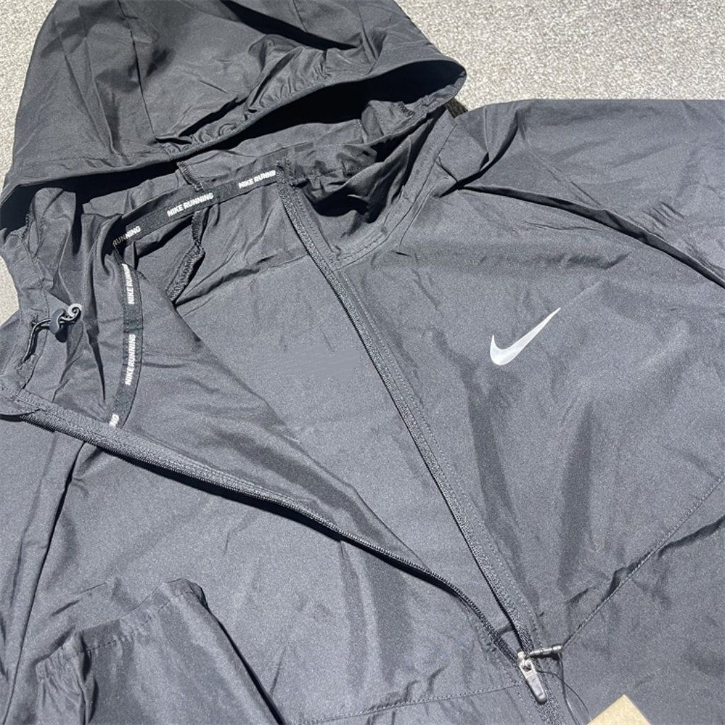 【莆田品质篇】售价:75💰莆田物流品质♻️实物拍摄如图所示不断货版本,原标吊牌专柜同款上市，本季主打，货源充足，放心主推，高端品质，即转即卖
【品牌】NK
【款号】DD4747防晒服印
【颜色】黑色   灰色 
【尺码】S~2XL