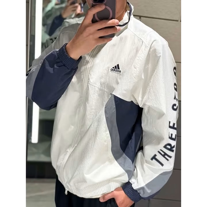 供货价:80💰『泉州贸易货』精选市场爆品,深秋必入款,原包装+原吊牌     (绣花，三标一致塔丝绒228皱)     
专柜同款上市，本季主打，货源充足，放心主推，高端品质，即转即卖
【品牌】AD
【款号】5148风衣绣
【颜色】黑色  白色 蓝色 浅绿
【尺码】S---2XL 